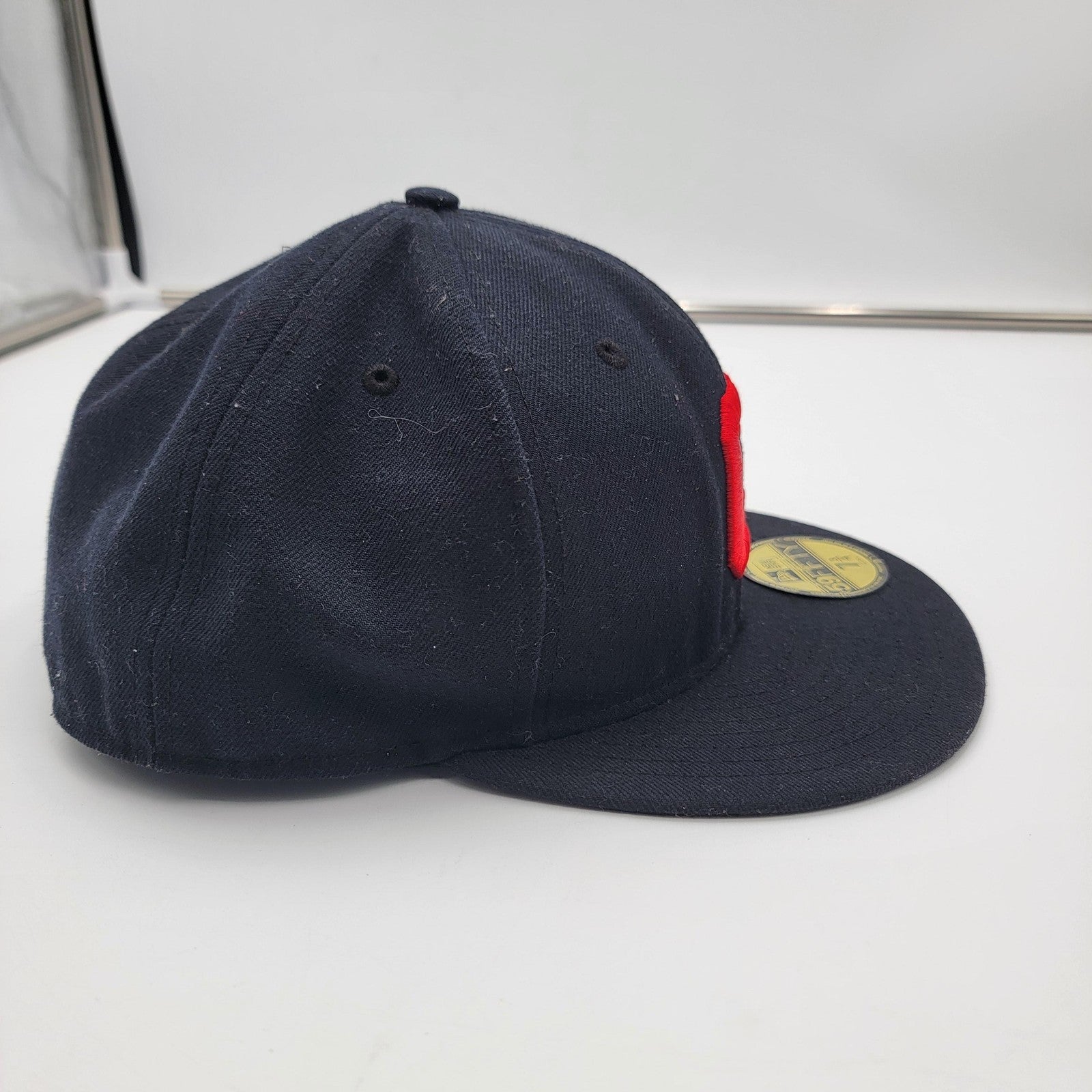 Cleveland Guardians Hat Cap Fitted Mens 7 3/4 Navy Red MLB Baseball New Era5