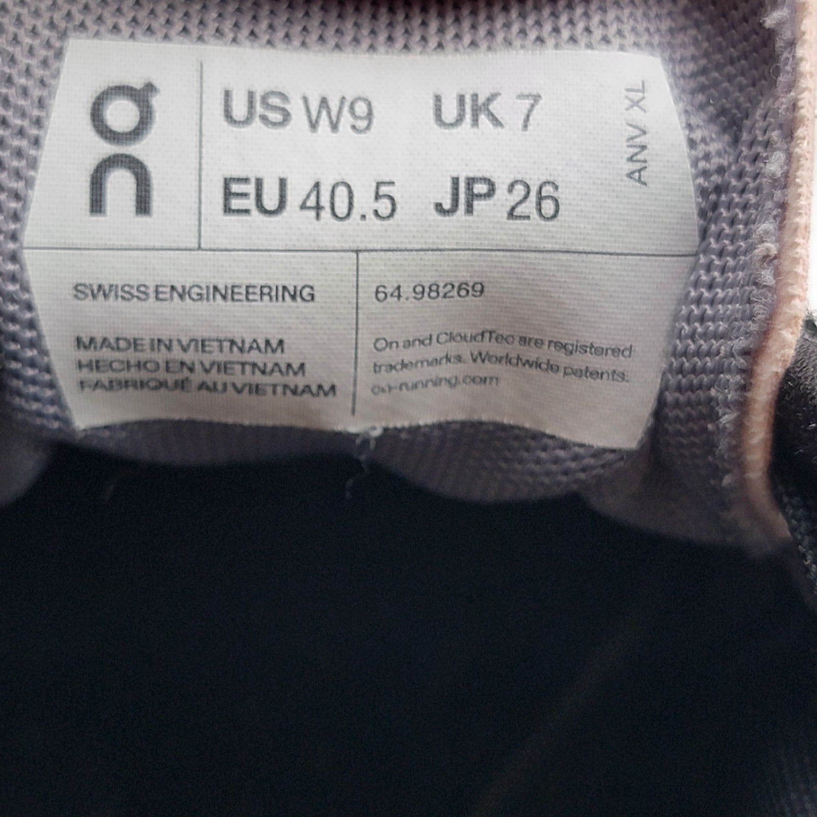On Cloudvista Alloy/Black (Women’s US 9 = EU 40.5) Running Shoes
