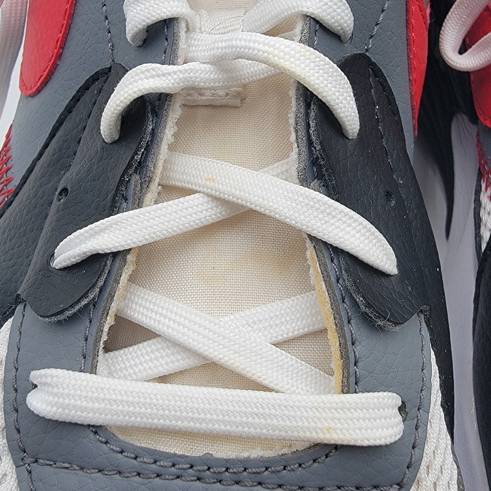 Nike Air Max Excee White Black Red CZ9204100 Men’s Size 11 Preowned