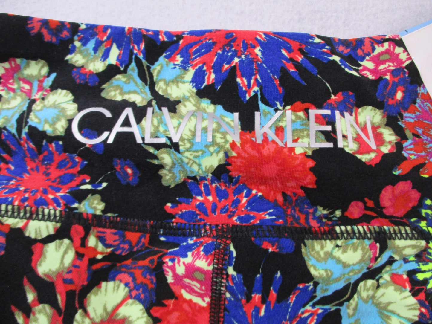 Calvin Klein Bike Shorts Womens Large Floral 9 Inseam PFMS8612 Activewear 14502
