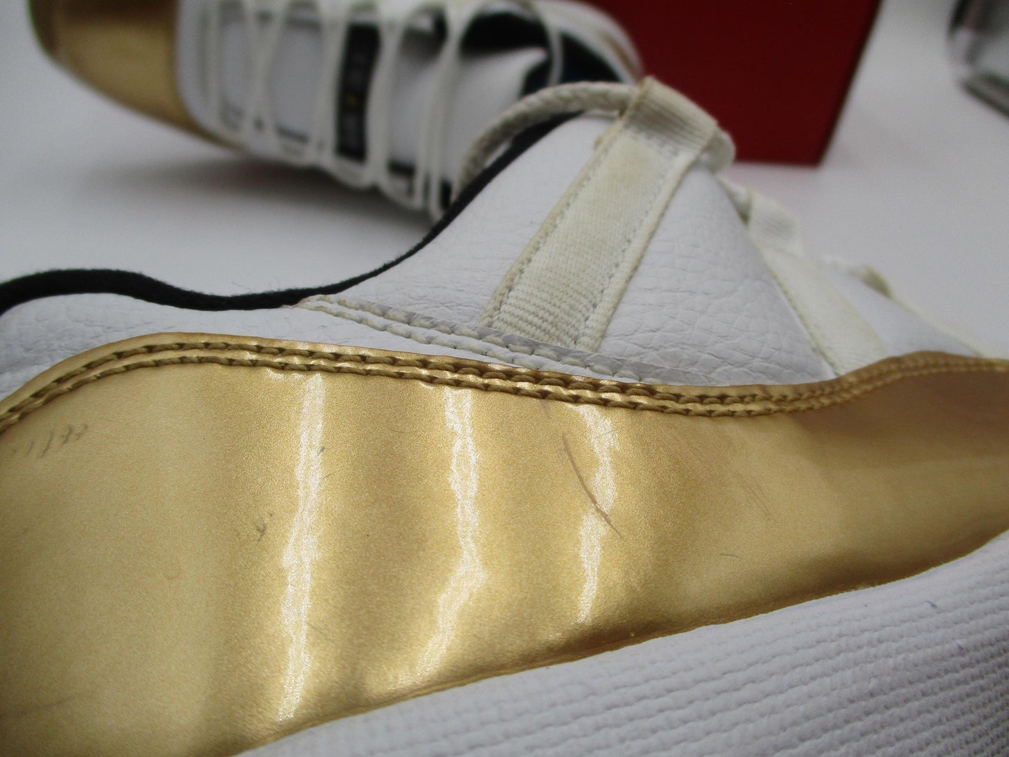 Air Jordan 11 Low Shoes Mens Sz 8 Metallic Gold Closing Ceremony 528895-103 1D313