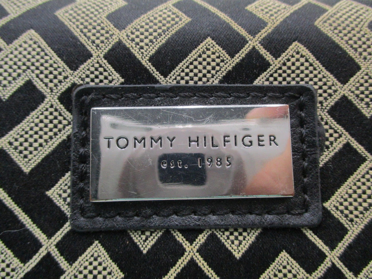 Tommy Hilfiger Wallet Womens One Size Black Geometric Checkbook Wristlet1