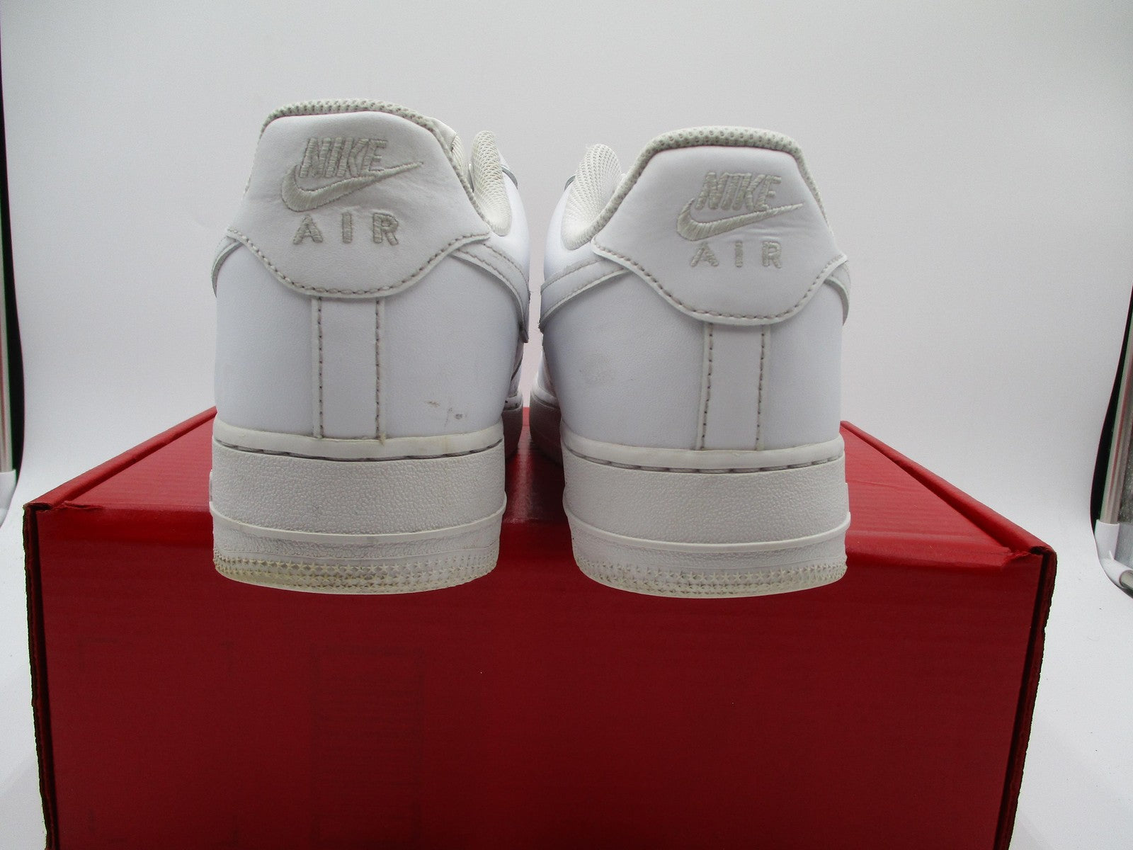 Nike Air Force 1 '07 Mens Size 9.5 White Leather AF1 Sneakers CW2288111 1D57