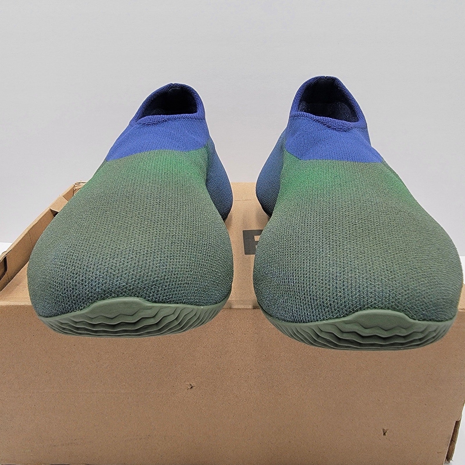 Adidas Yeezy Knit Runner 'Faded Azure' Mens Sz 9.5 FZ59073