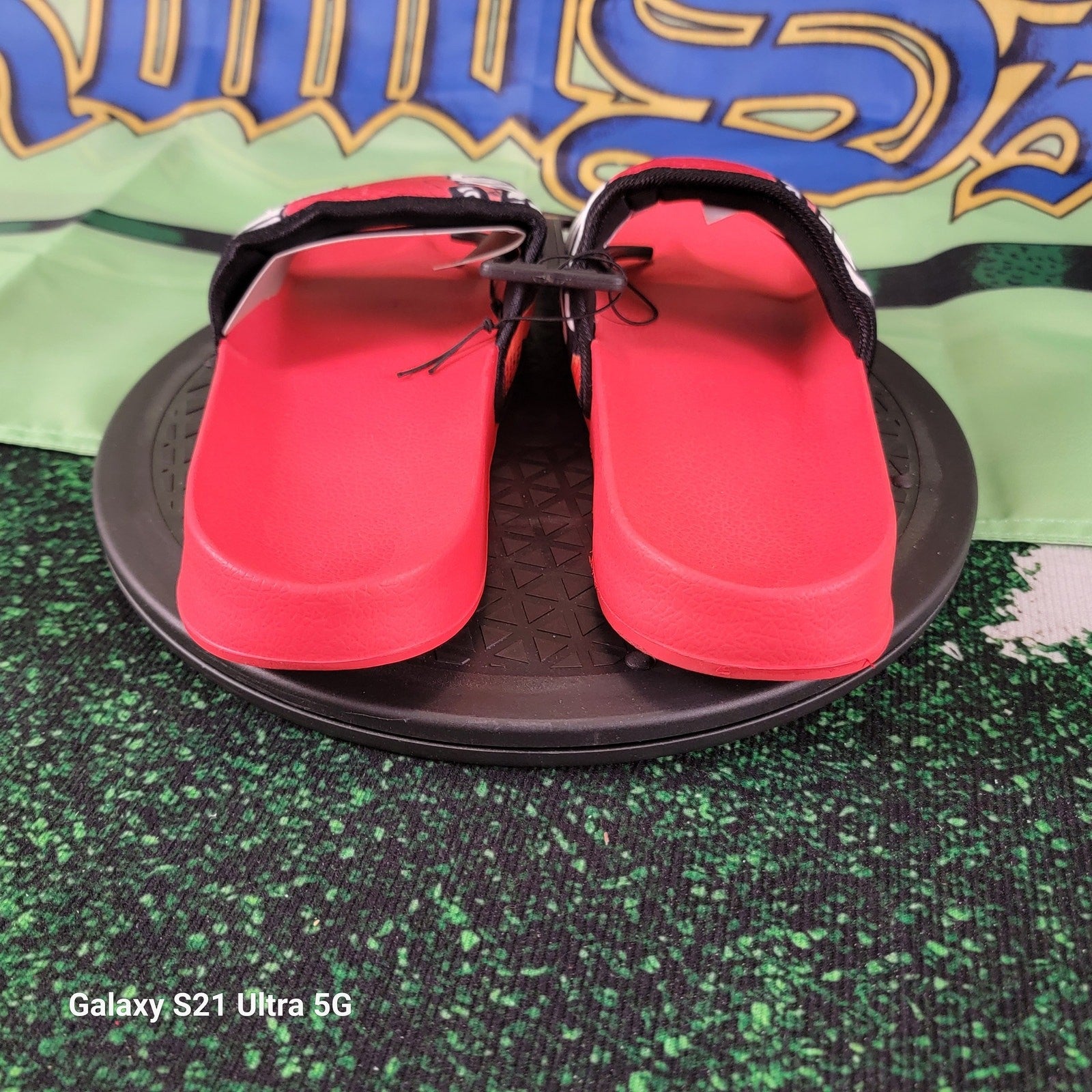 AAND1 Mixtape Tour Shatter Slides Men’s 9 Red Black SlipOn New Shatter, Size 91