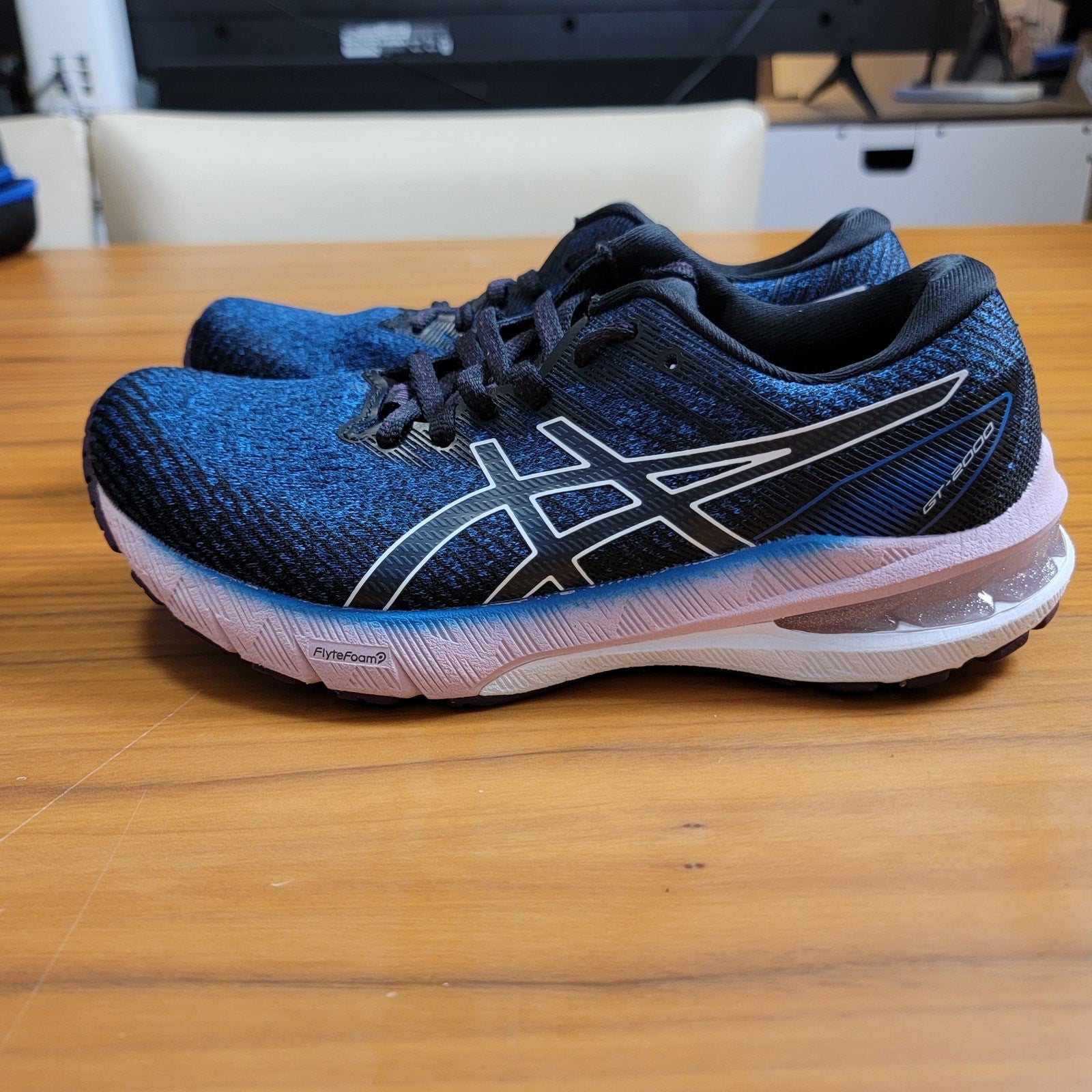 ASICS Wmns GT 2000 10 Lake Drive White Sz 7.5 1012B045 402
