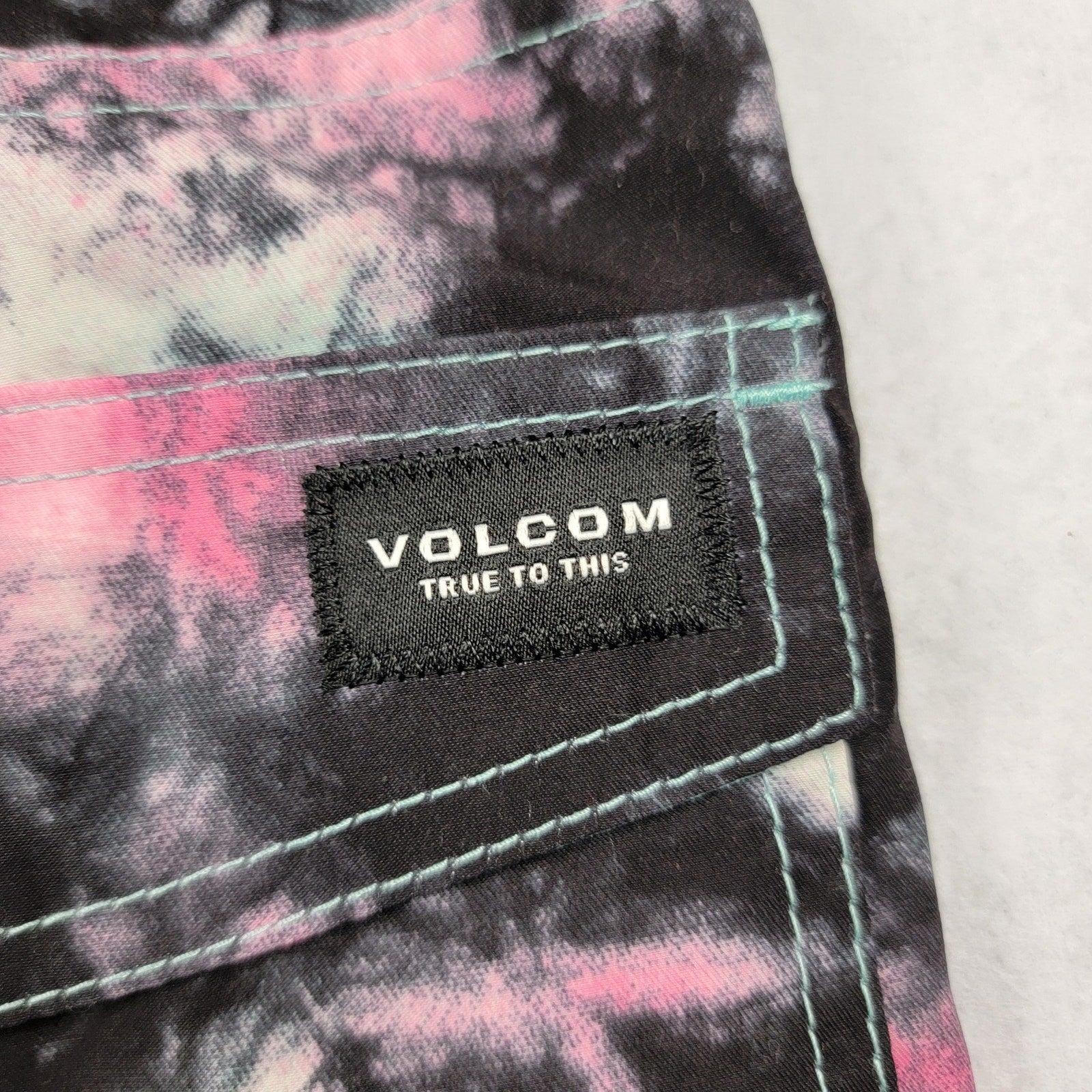 Volcom Tie Dye Elastic Waist Board Shorts Men’s Large Multicolor Swim Trunks NWT6