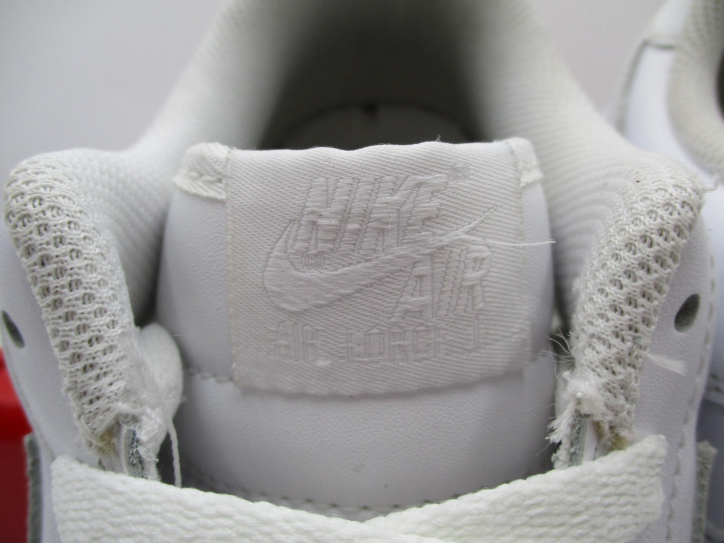 Nike Air Force 1 '07 Mens Size 9.5 White Leather AF1 Sneakers CW2288111 1D56