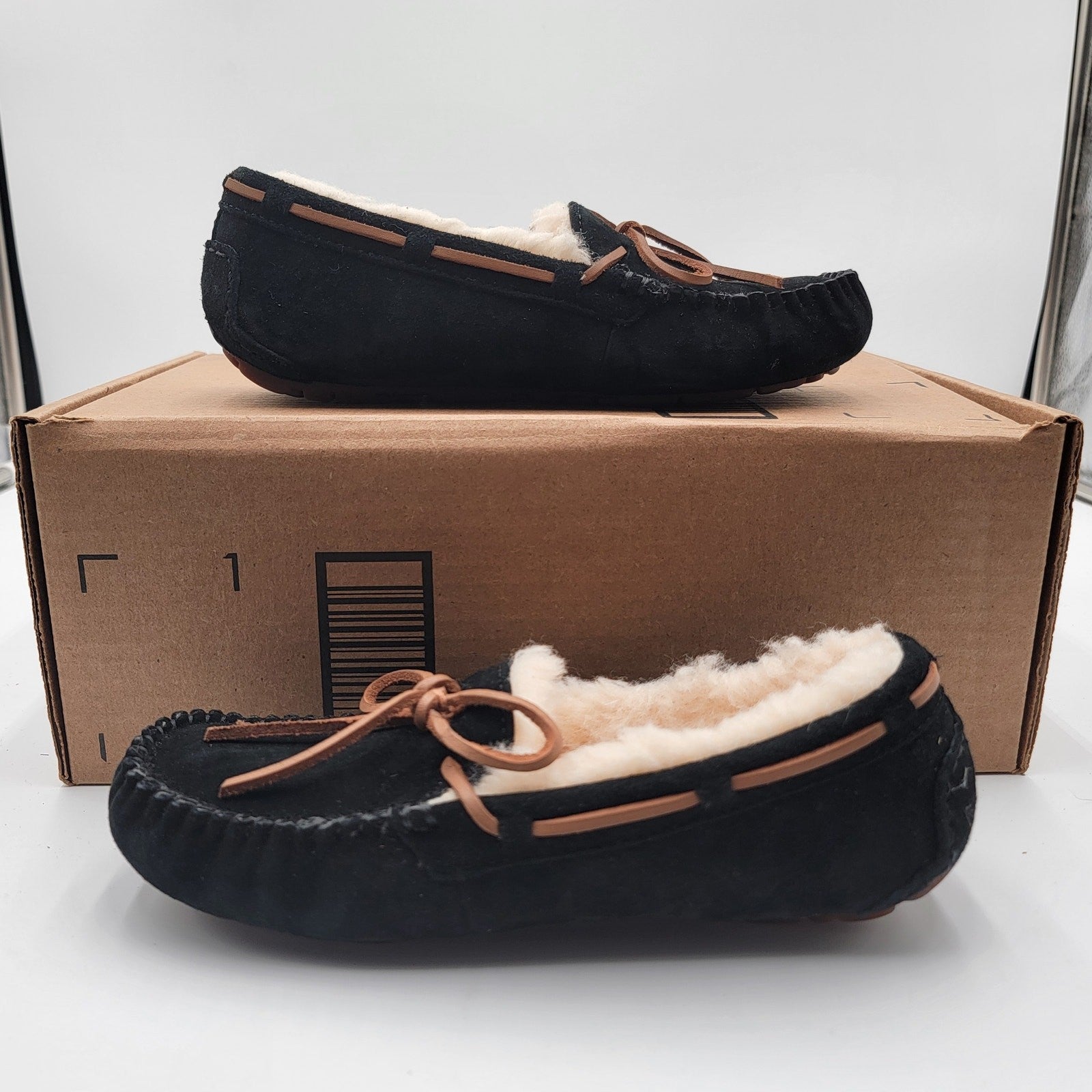 UGG Dakota Black Slipper, Women's Size 5, Wool Lined