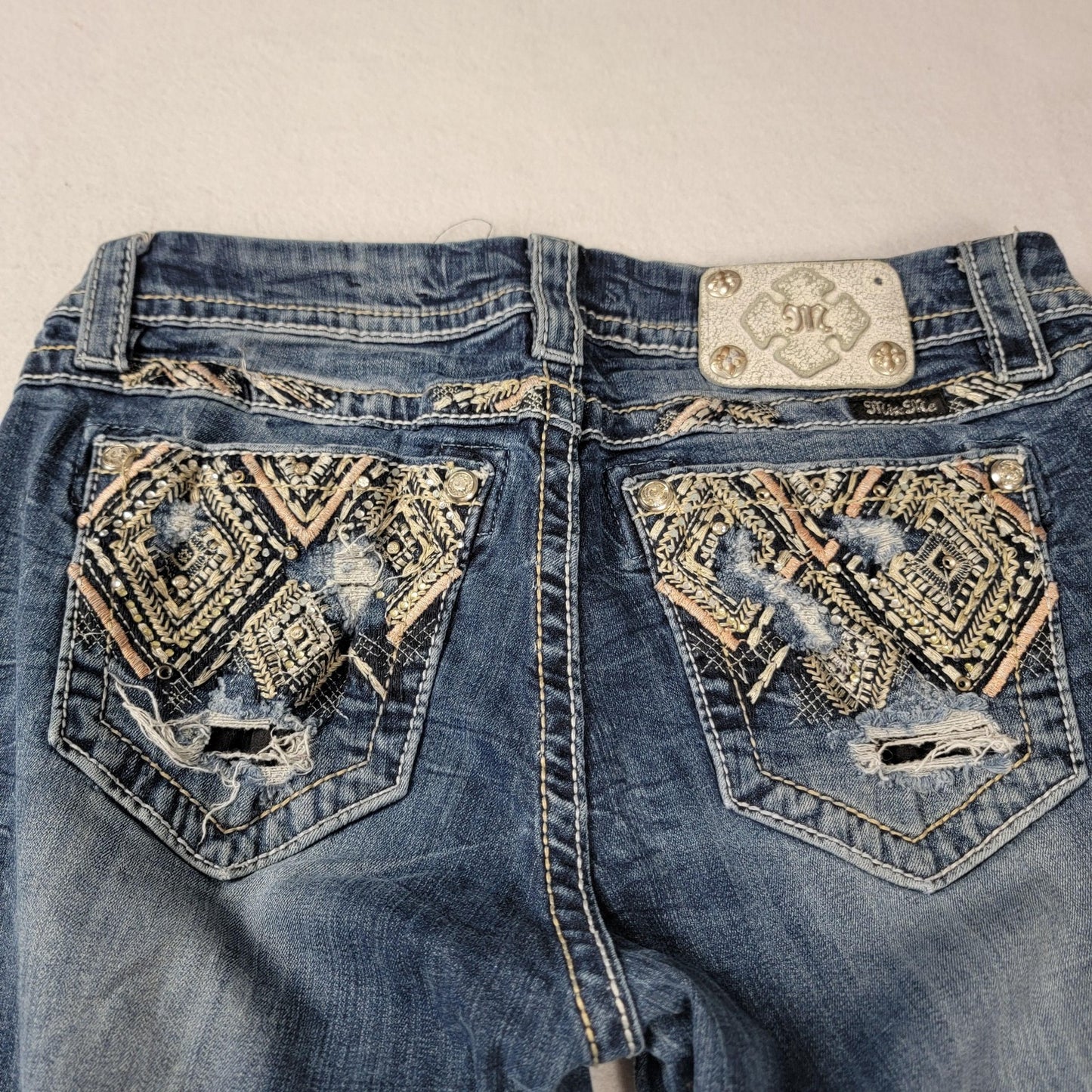 Miss Me Jeans Wmns 30 Blue Mid Rise Easy Crop Distressed Embroidered Pockets 9628