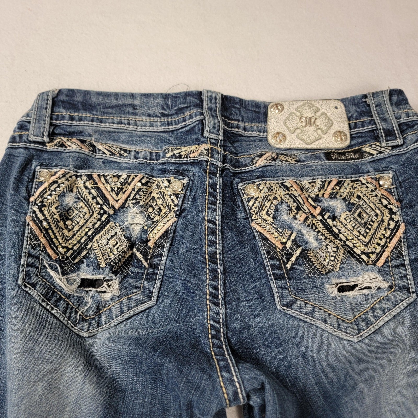 Miss Me Jeans Wmns 30 Blue Mid Rise Easy Crop Distressed Embroidered Pockets 9628