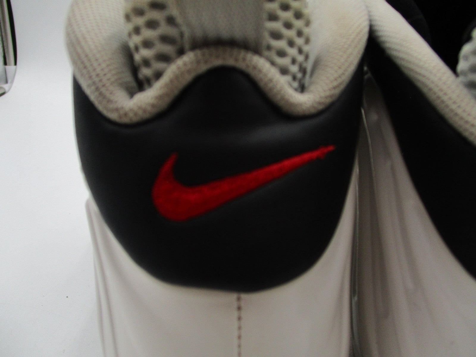 Nike Little Posite One Youth 6Y/5.5Y White Black Foamposite 644792-103 Mismatch10