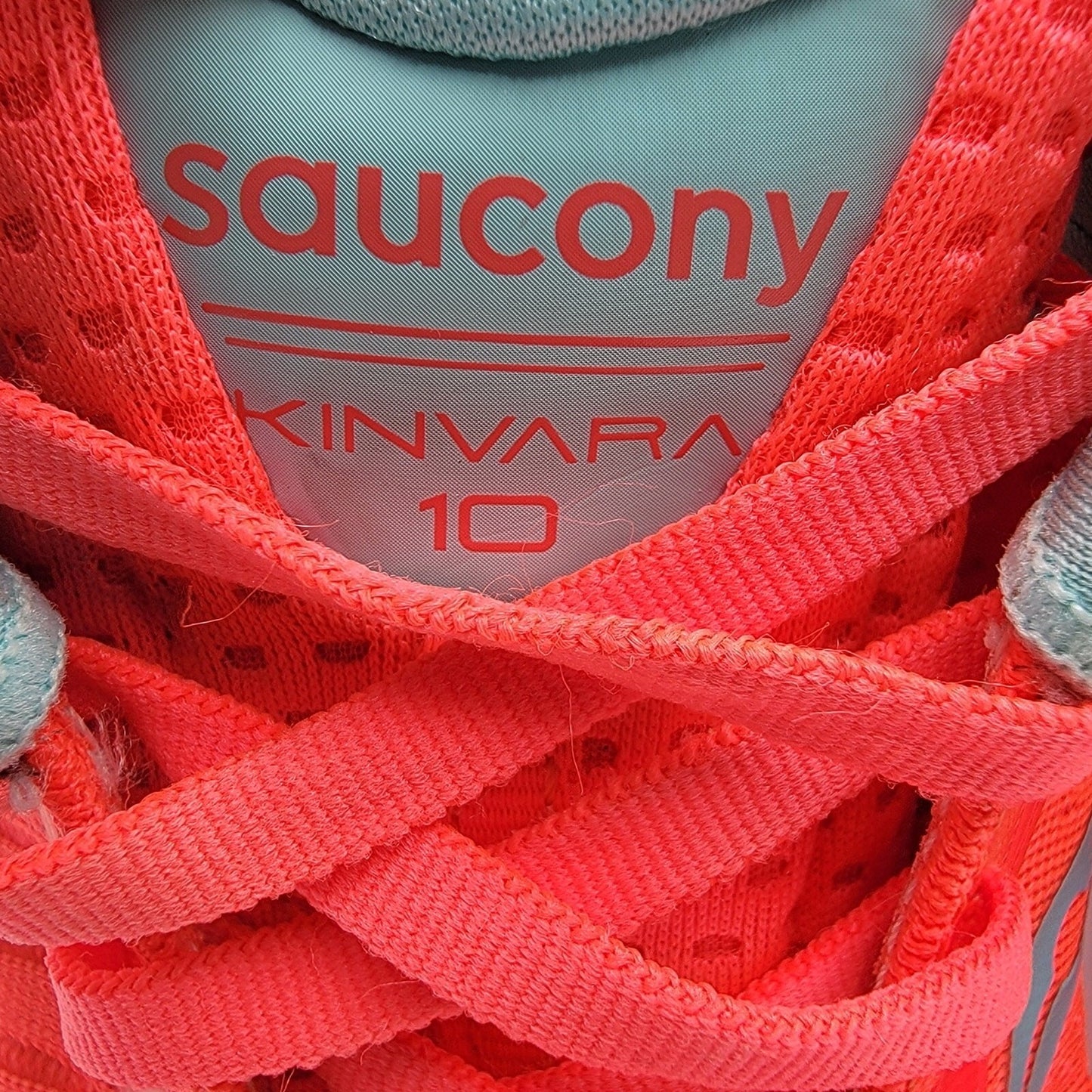 Saucony Women's Kinvara 10 Running Shoes  Vizicoral / Blue Sz 9 S104674