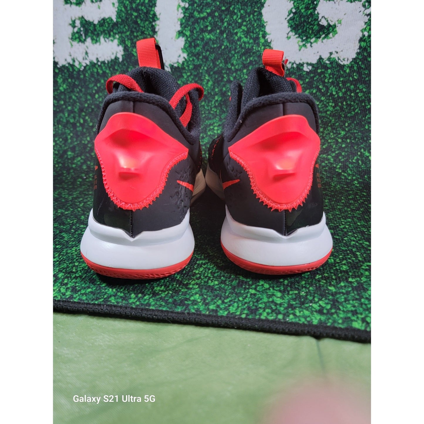 Nike LeBron Witness 5 GS 'Bred' Sz 7Y CT46290057