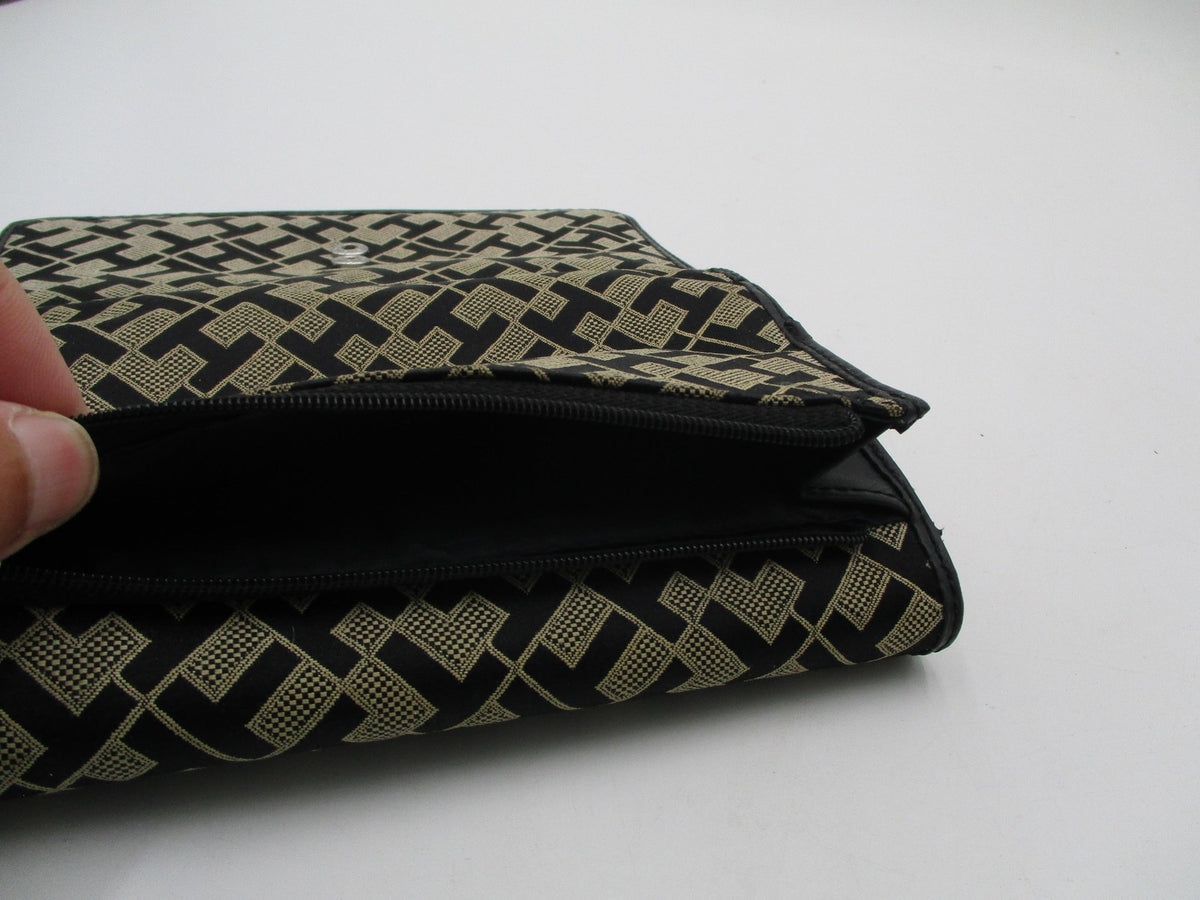 Tommy Hilfiger Wallet Womens One Size Black Geometric Checkbook Wristlet4