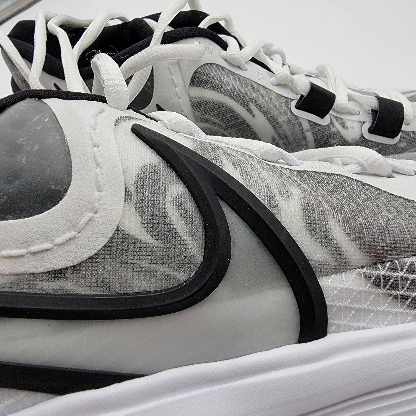 Nike Kyrie 8 'White/Black' Sz 11.5 DJ6017-101