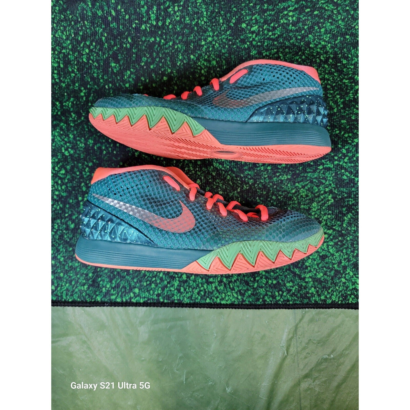 Nike Kyrie Irving 1 Venus FlyTrap Shoes  6Y Youth Boys 3 Green 7172193135
