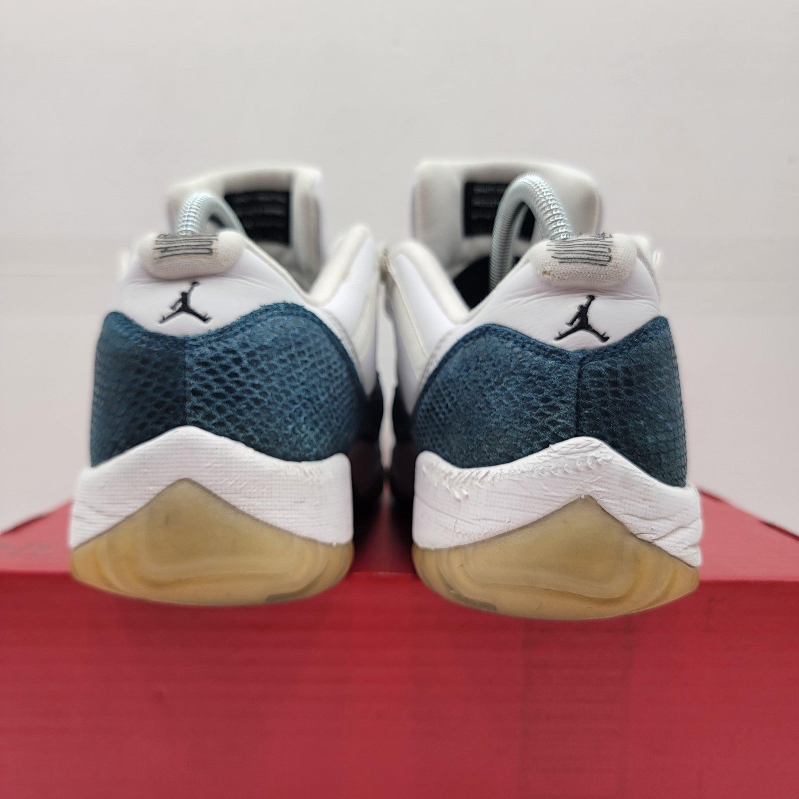 Jordan 11 Low IE Mens Size 10 White Navy Snakeskin Retro 2019 CD6846102