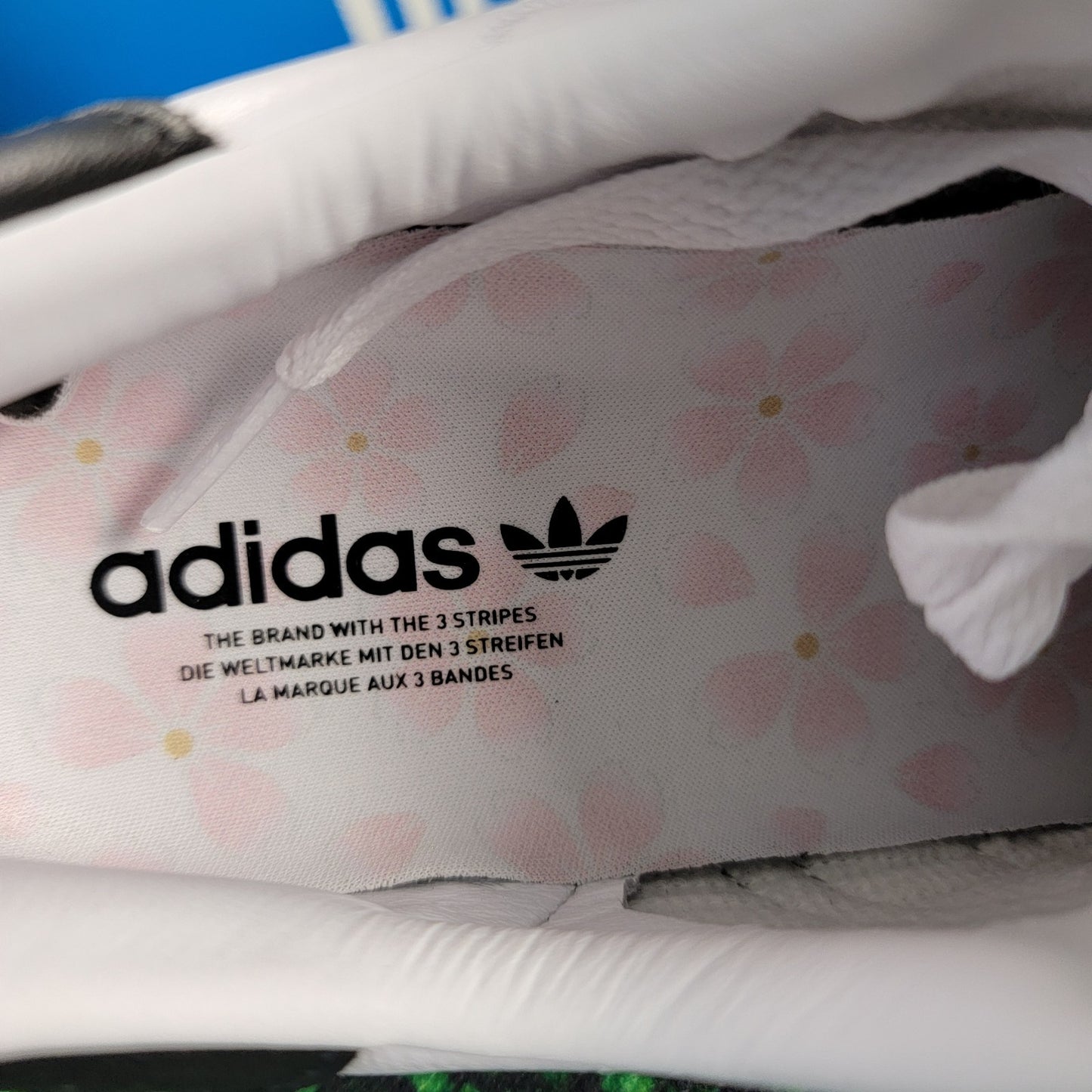 adidas Superstar “Cherry Blossom” Women’s US 5 FTW White/CB Black IG96485