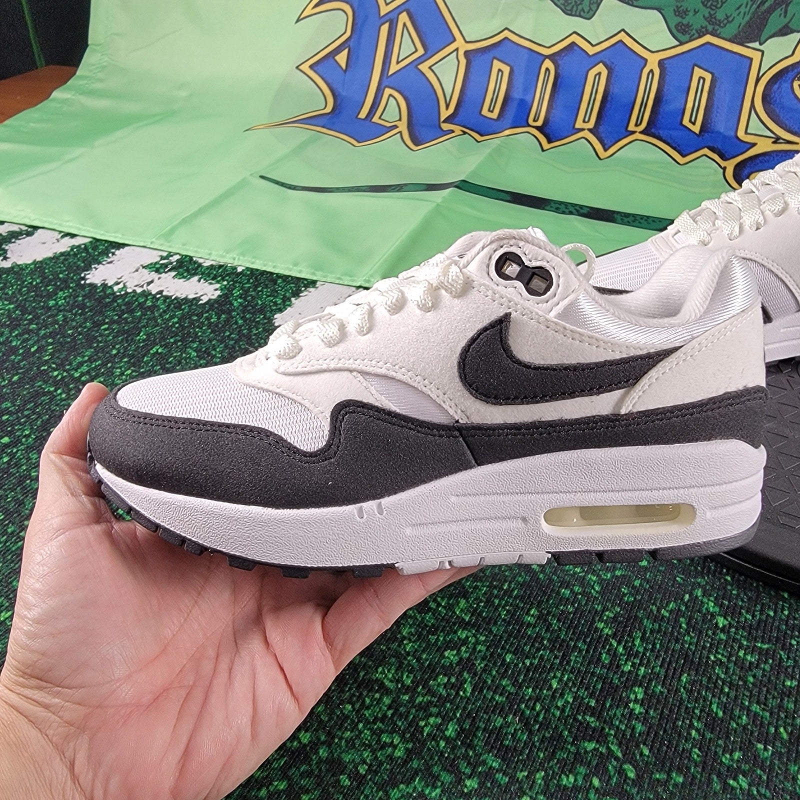 WMNS NIKE AIR MAX 1 WHITE-BLACK-SUMMIT WHITE SZ 5 [DZ2628-102]1
