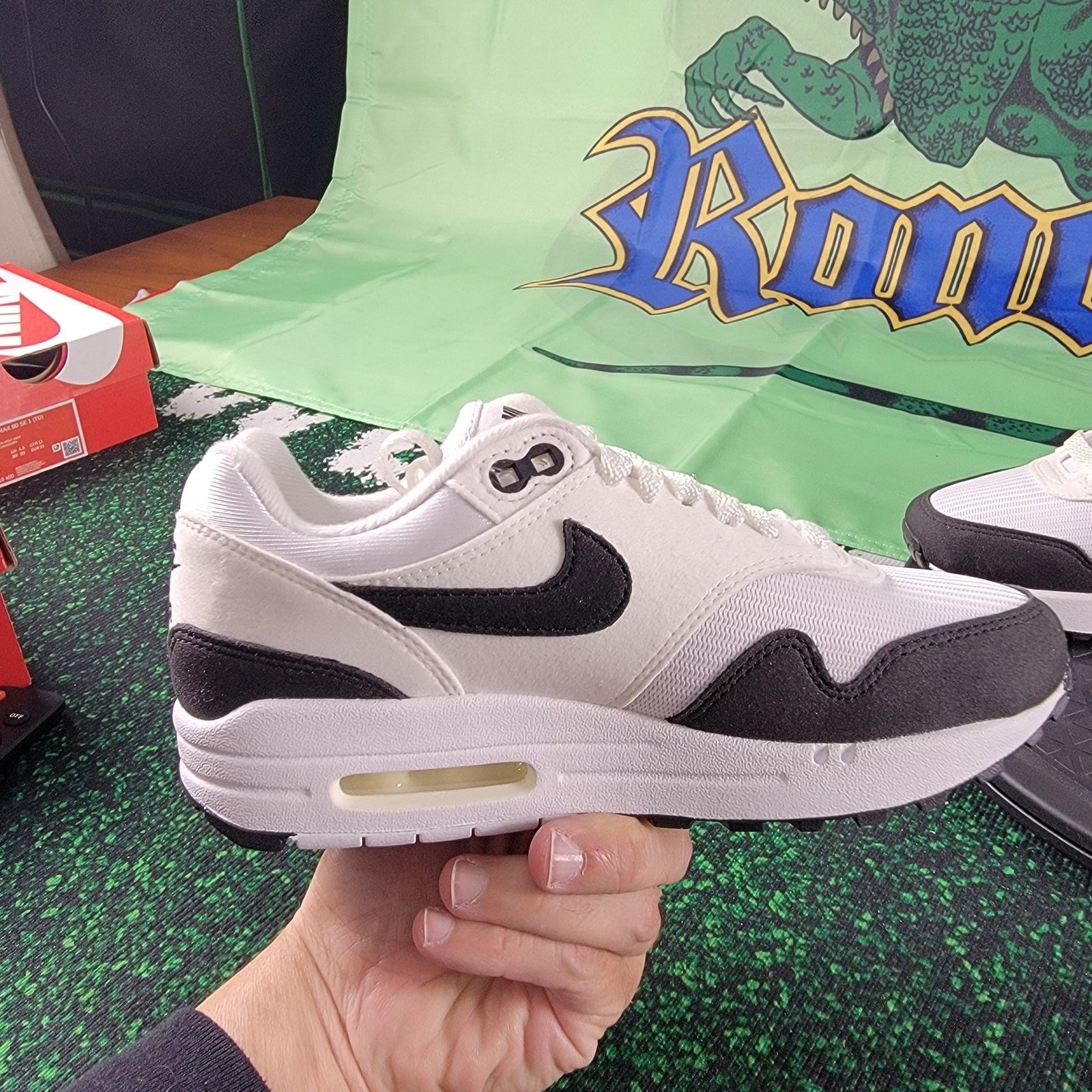 WMNS NIKE AIR MAX 1 WHITE-BLACK-SUMMIT WHITE SZ 5 [DZ2628-102]3