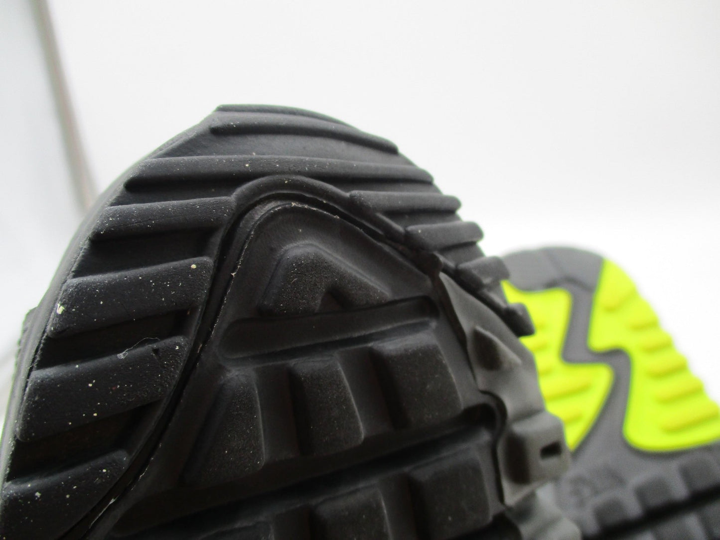 Nike Air Max 90 Shoes Youth Size 5.5Y Black Volt Running Sneakers 833412-023 1T814