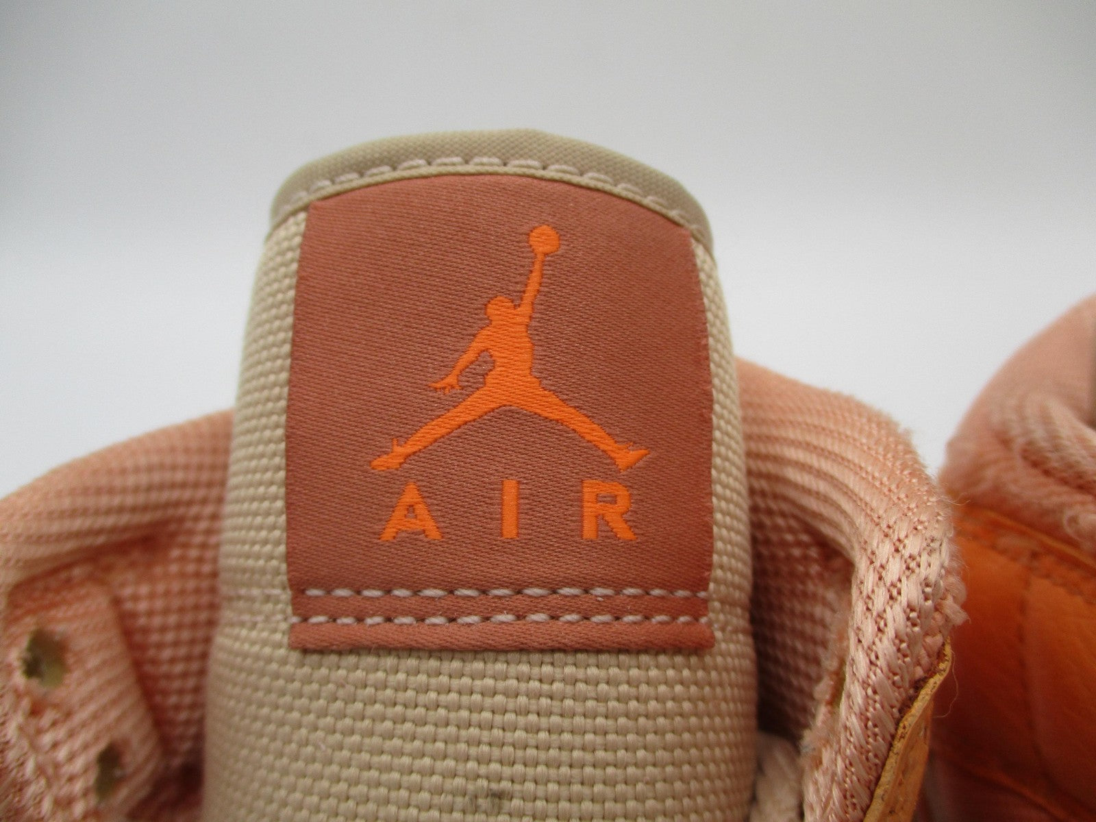 Air Jordan 1 Mid SE Shoes Womens Size 8 Apricot Orange Guava Ice DH4270-800 1K25