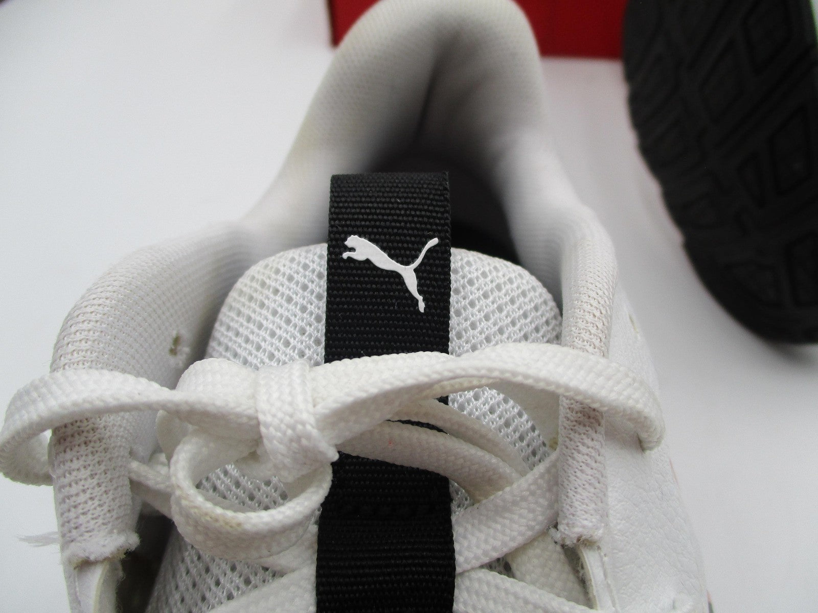 Puma Shoes Mens Sz 10.5 White Black Red SoftFoam+ ArchTec Sneakers 37867104 1D411