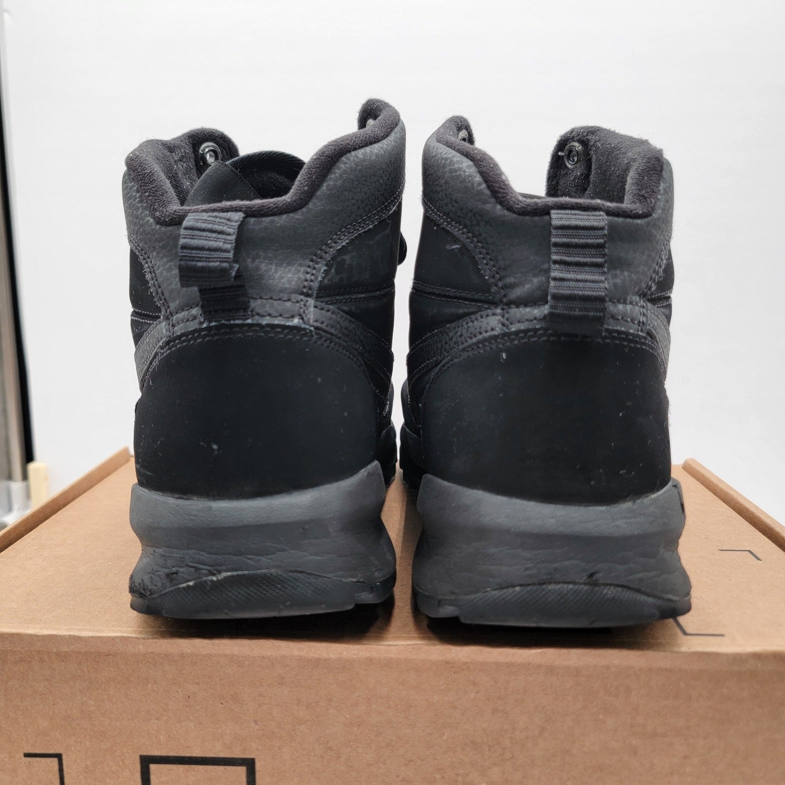 Nike Manoadome 'Triple Black' Mens Sz 9.5 844358 003