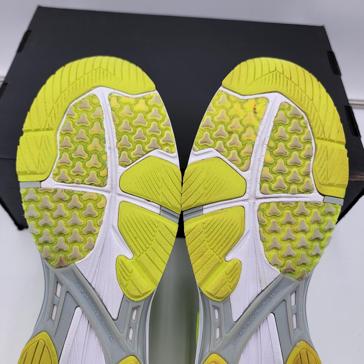 Asics GelDS Trainer FlyteFoam Running Shoes Men 9.5 US Yellow Lightweight