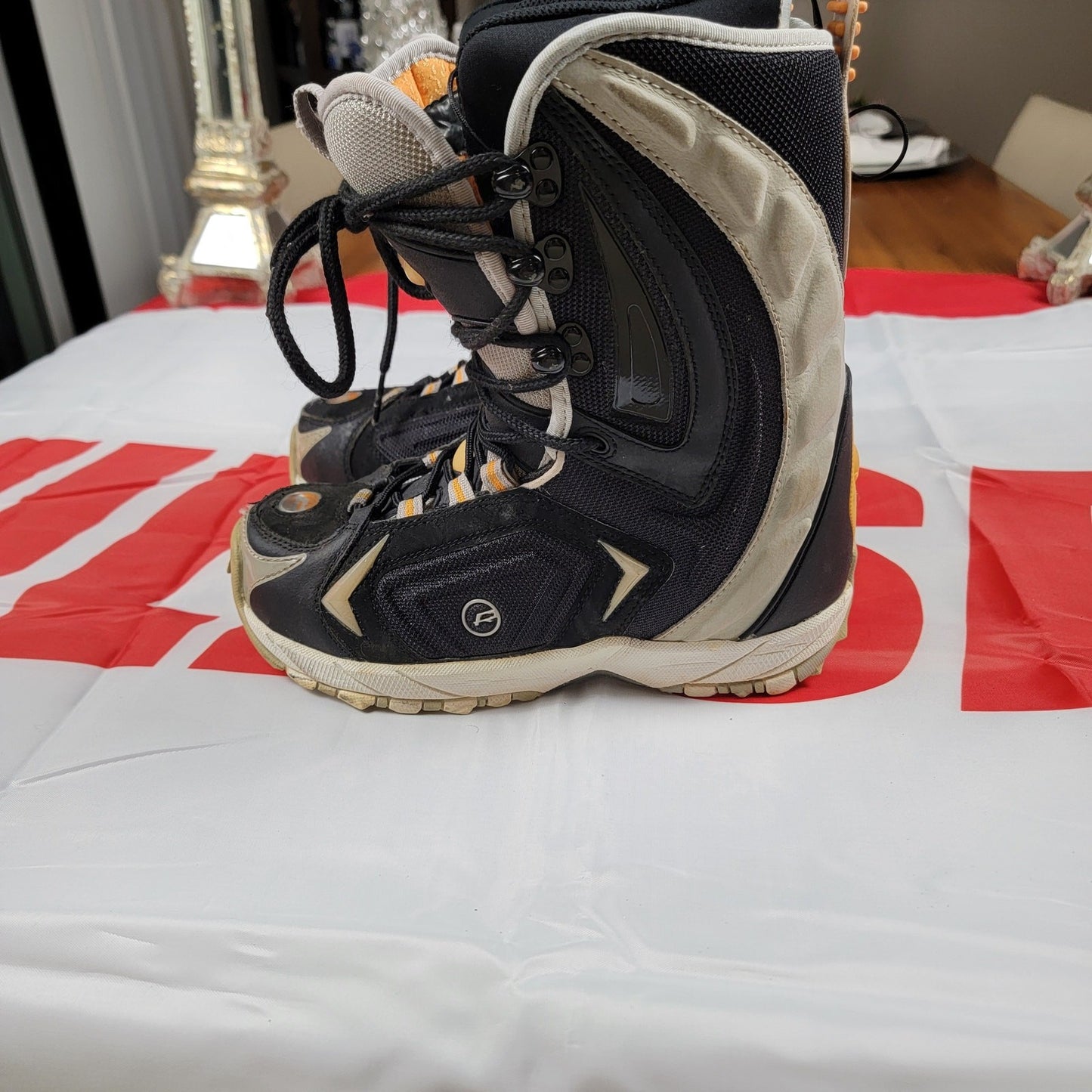 RIDE Snowboard Boots Women's Size US 7.5 1