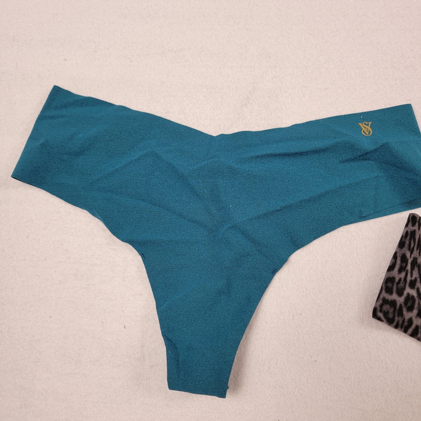 Victoria's Secret Thong/String Panties 3pk Sz M4