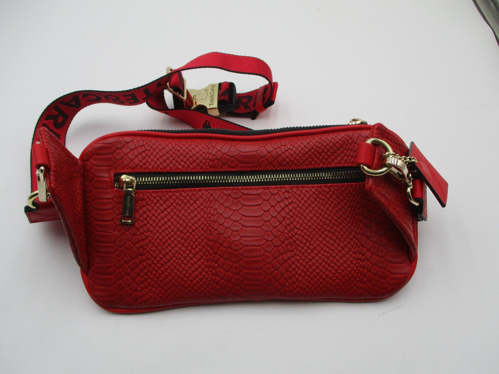 Tote&Carry Belt Bag Womens Small Red Snakeskin Faux Leather Fanny Pack Zipper5
