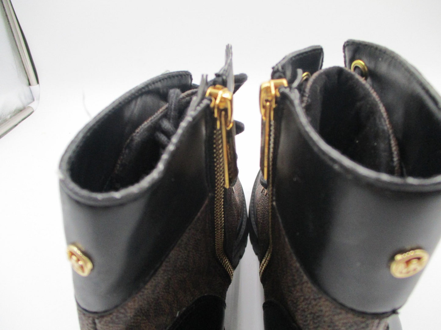 Michael Kors Boots Womens Size 8 Brown Logo Combat Lace Up Ankle LS21J (1R2)12