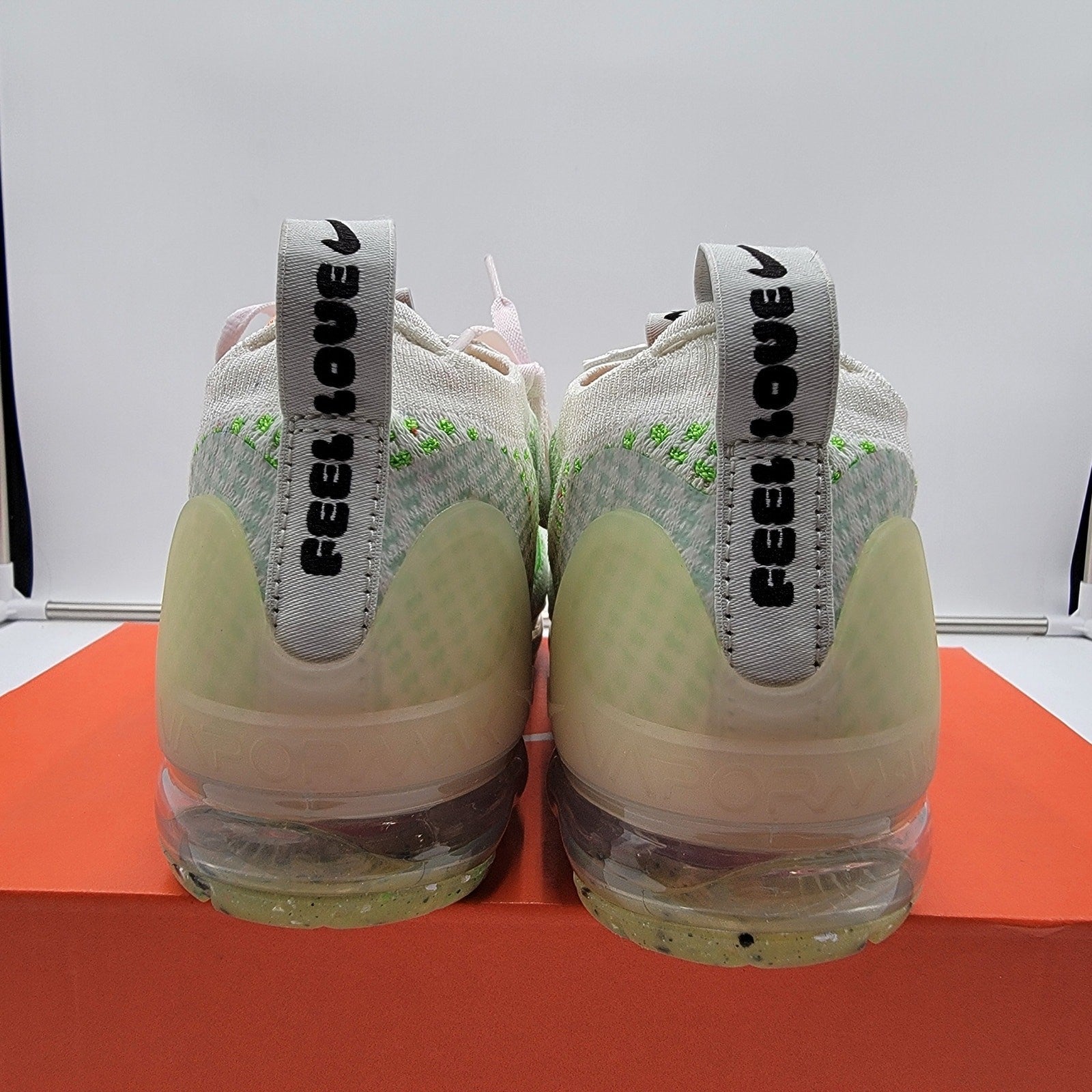 Nike Air VaporMax 2021 'Feel Love' Women's Size 6 FD0871-1004