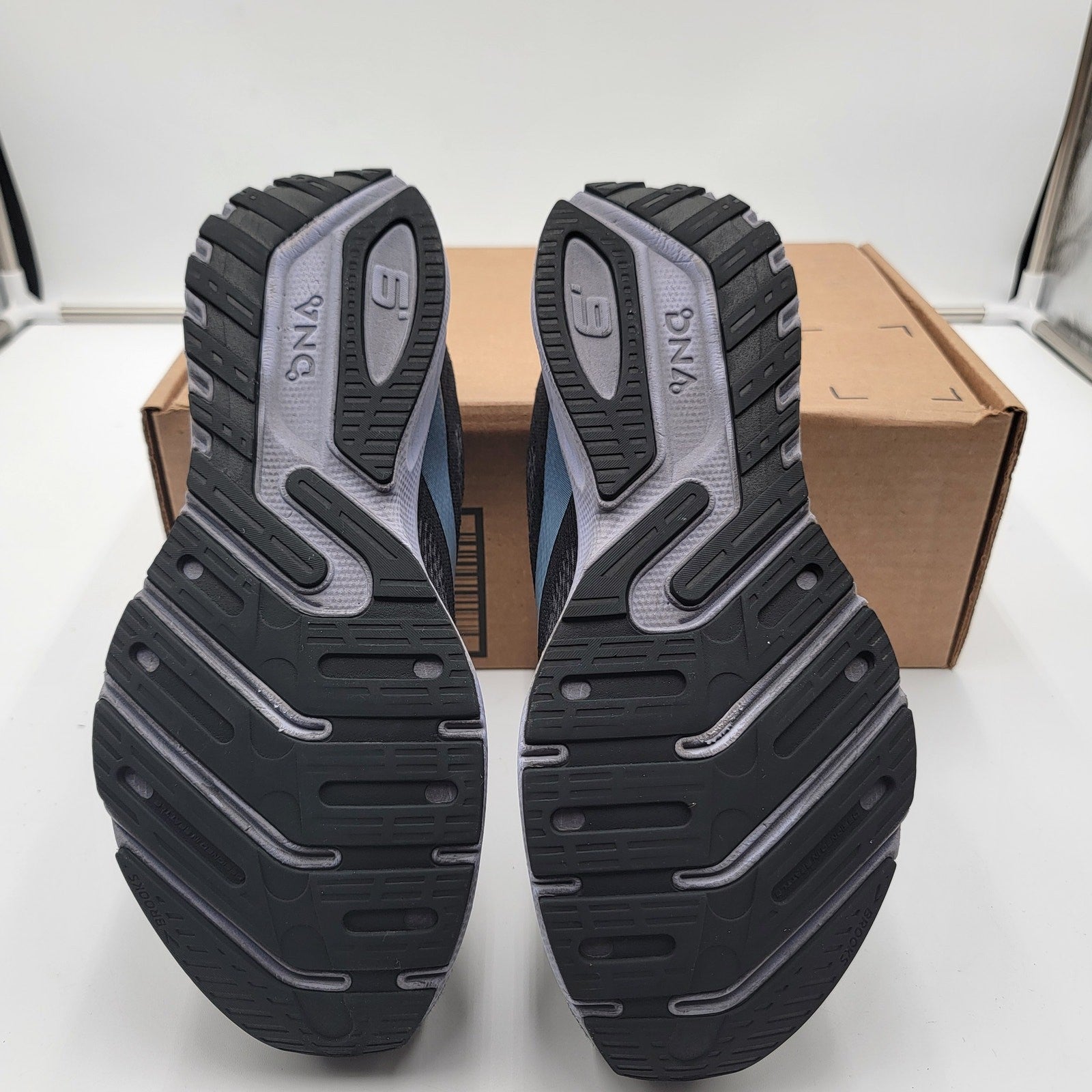 Brooks Wmns Launch 9 'Black Ebony Purple' Sz 10 120373 1B 060