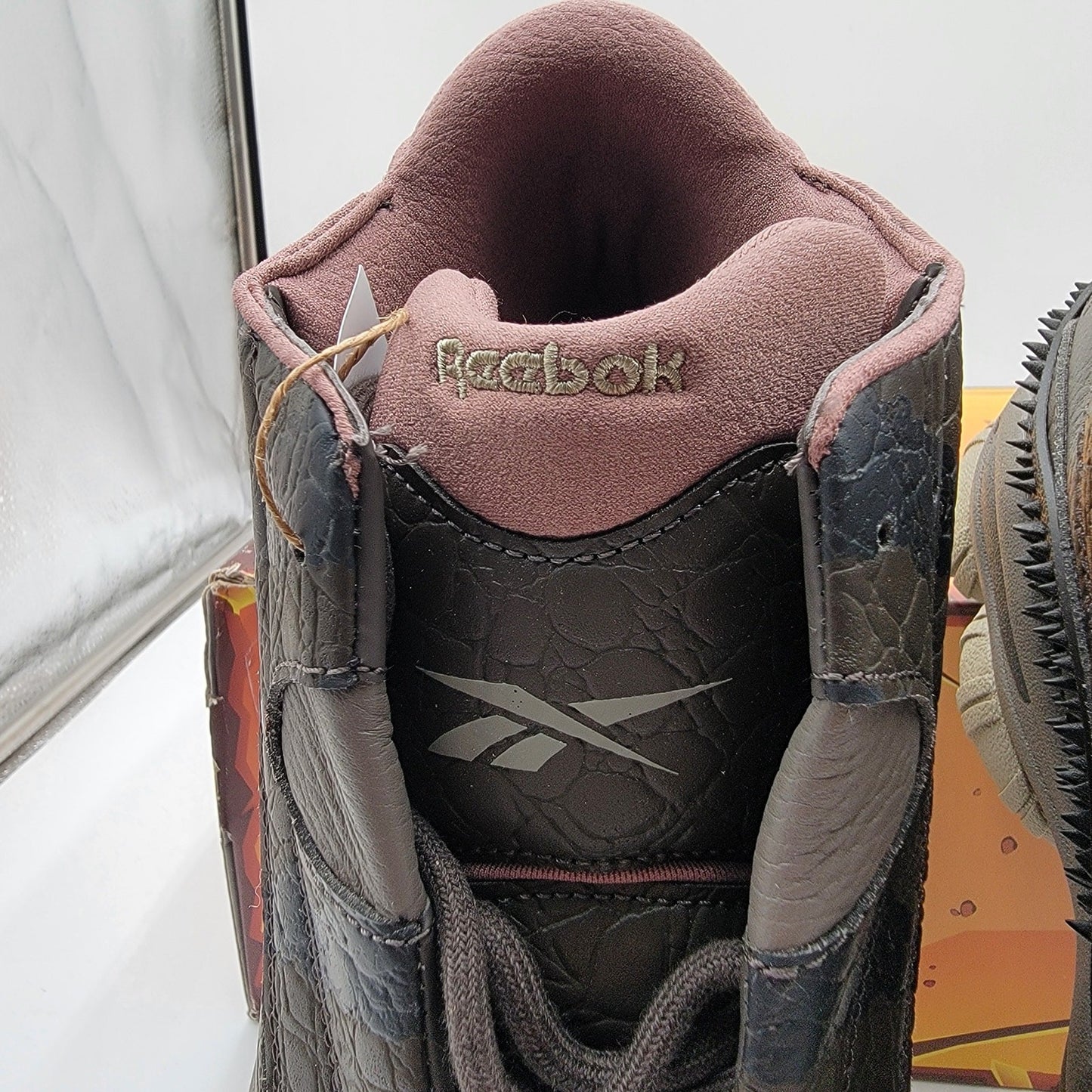 Reebok Jurassic World The Answer DMX Gigantosaurus  10.59