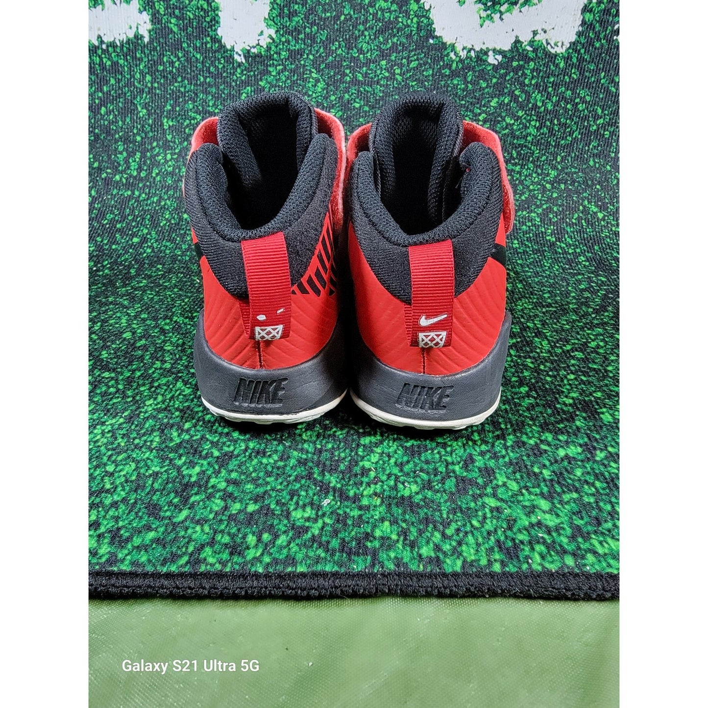 Nike Team Hustle D9 PS 'University Red' Sz 2Y AQ42256005