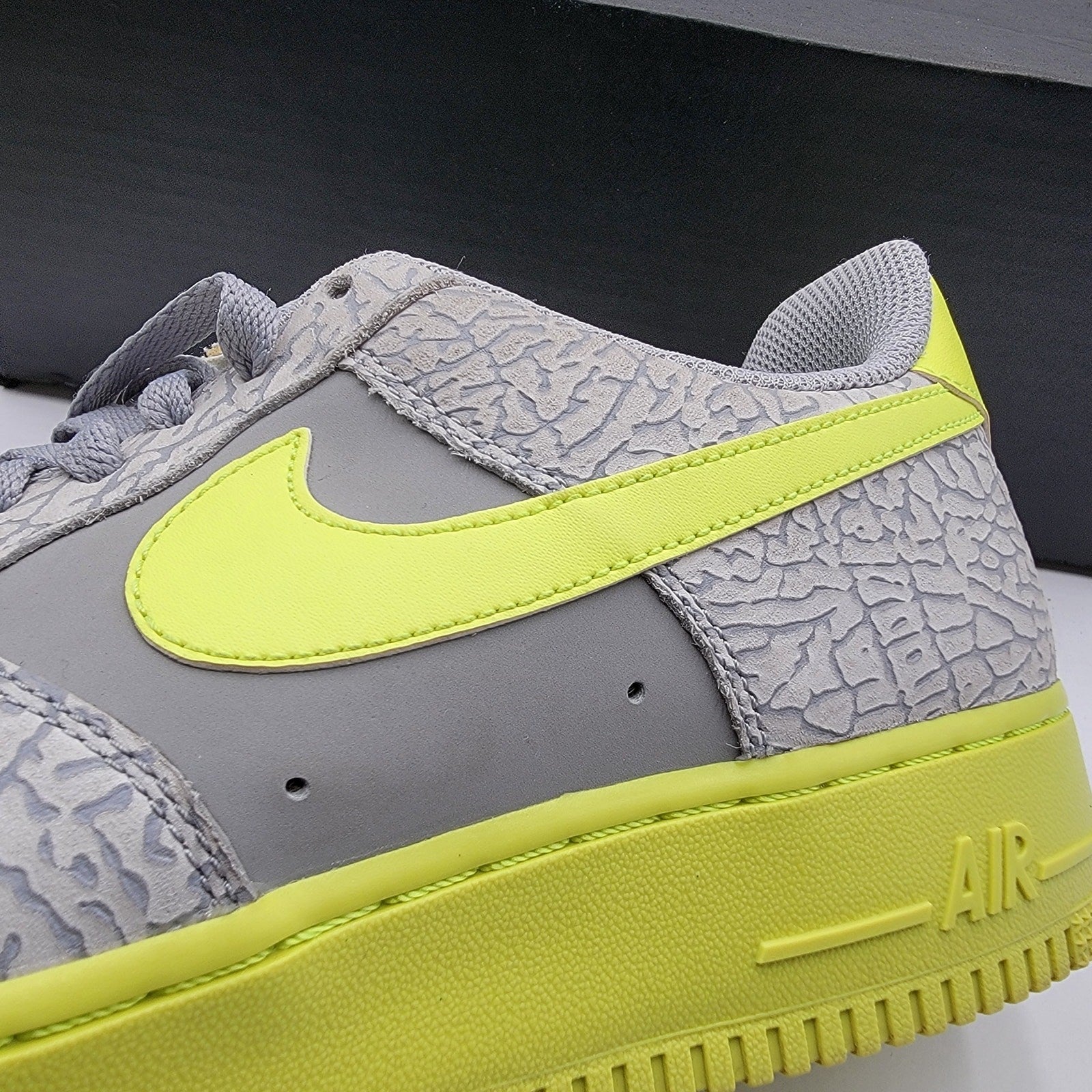 Nike Air Force 1 Low 'Elephant Volt' Mens Sz 9.5 488298 041