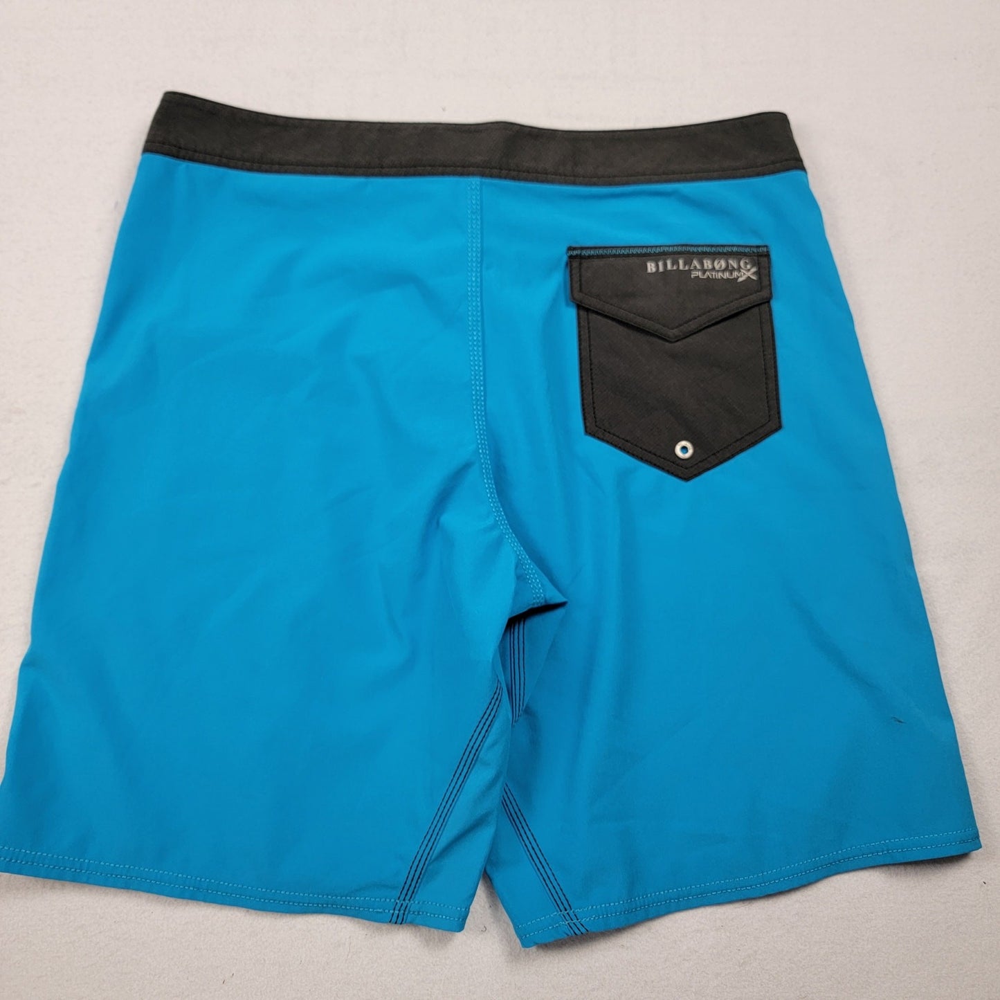 Billabong Men's Blue Shorts  Size 33  Preowned1