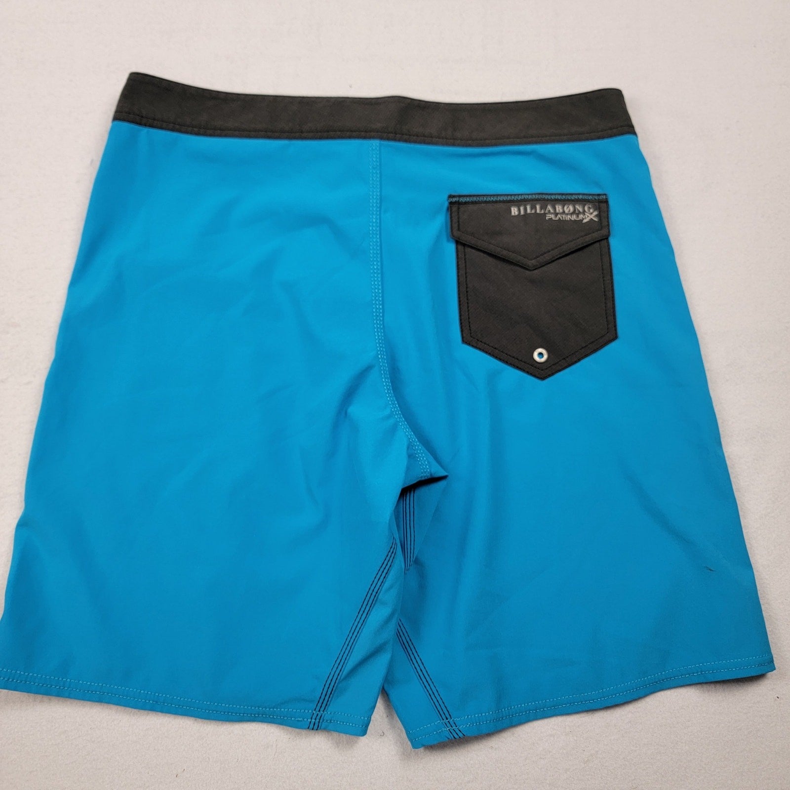 Billabong Men's Blue Shorts  Size 33  Preowned1