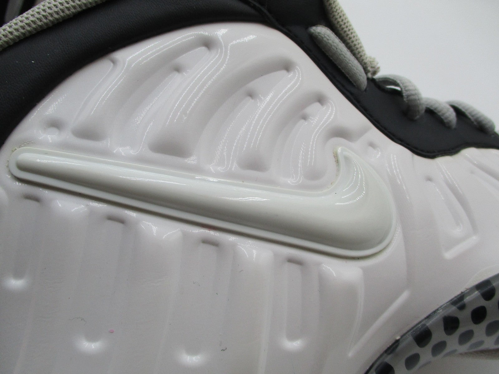 Nike Little Posite One Youth 6Y/5.5Y White Black Foamposite 644792-103 Mismatch14