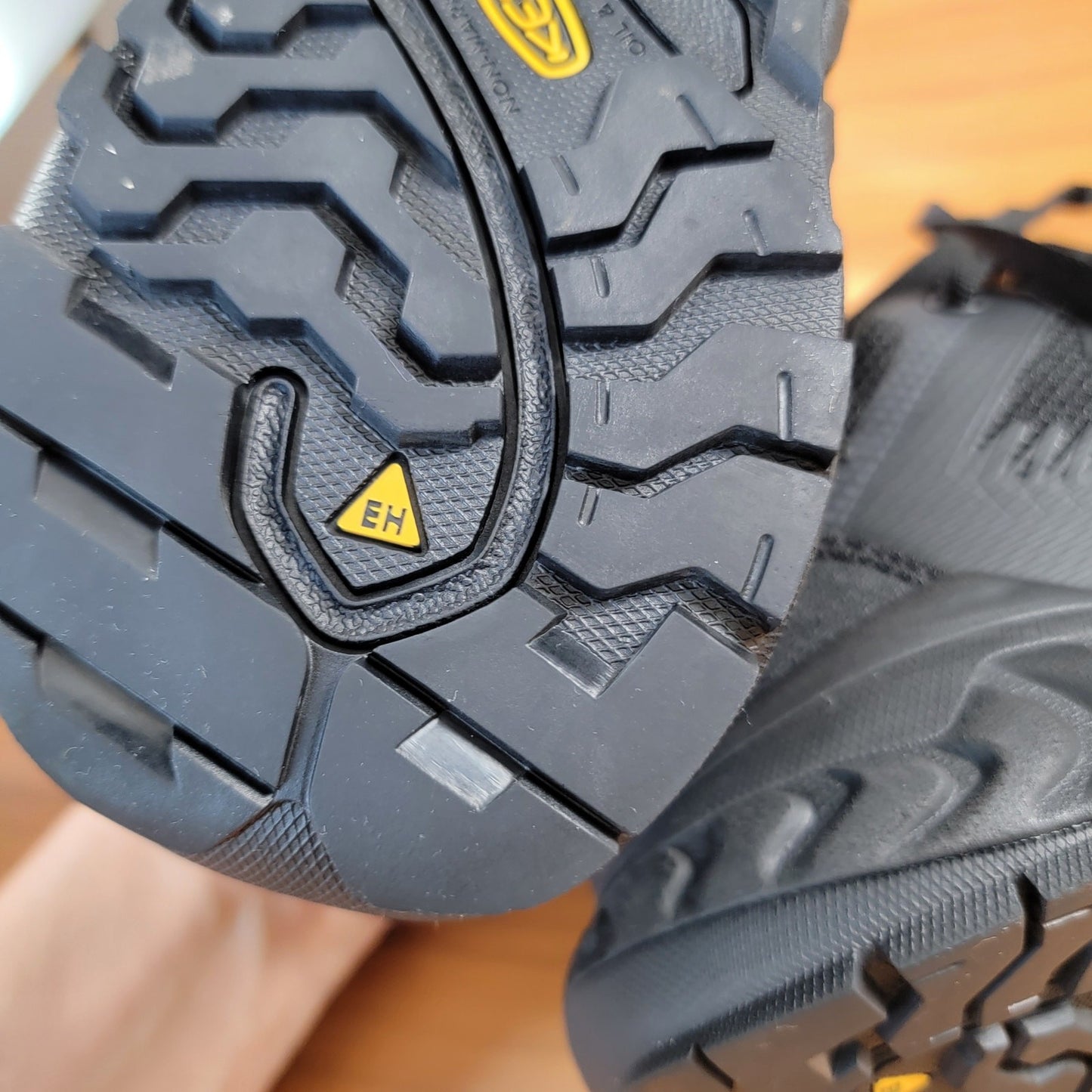 KEEN Wmns Utility Arvada Shift Sneakers Comp Toe Sz 7.59