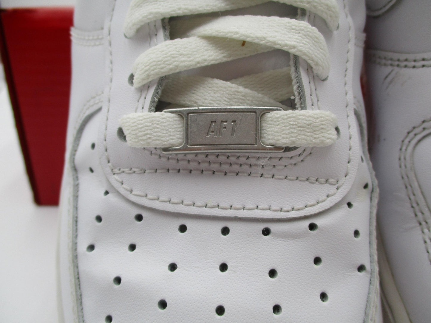 Nike Air Force 1 '07 Mens Size 9.5 White Leather AF1 Sneakers CW2288111 1D55