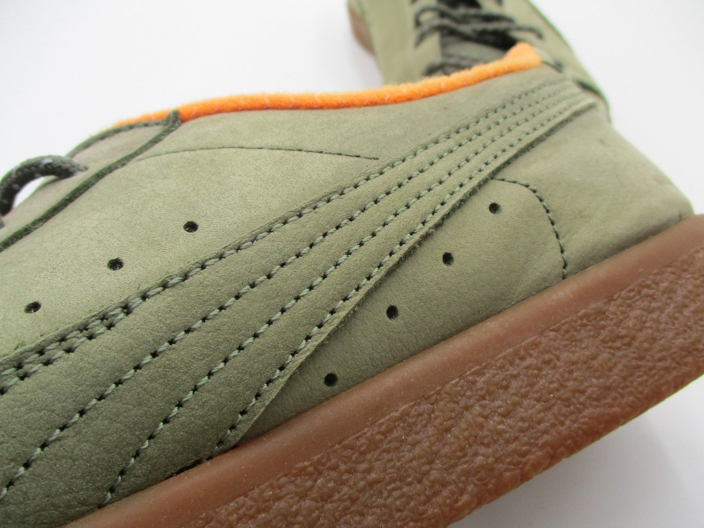 Puma Clyde Shoes Mens Size 10.5 Green Suede Gum Sole Low Top Casual Sneakers 1R914