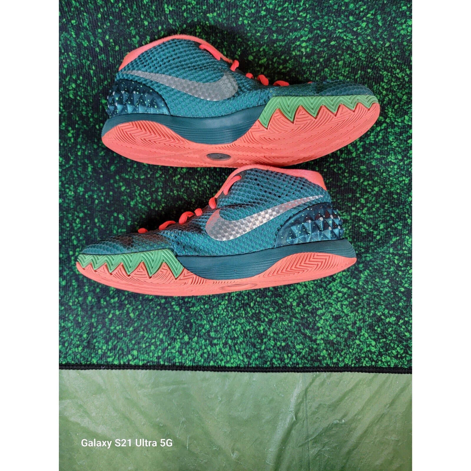 Nike Kyrie Irving 1 Venus FlyTrap Shoes  6Y Youth Boys 3 Green 7172193136