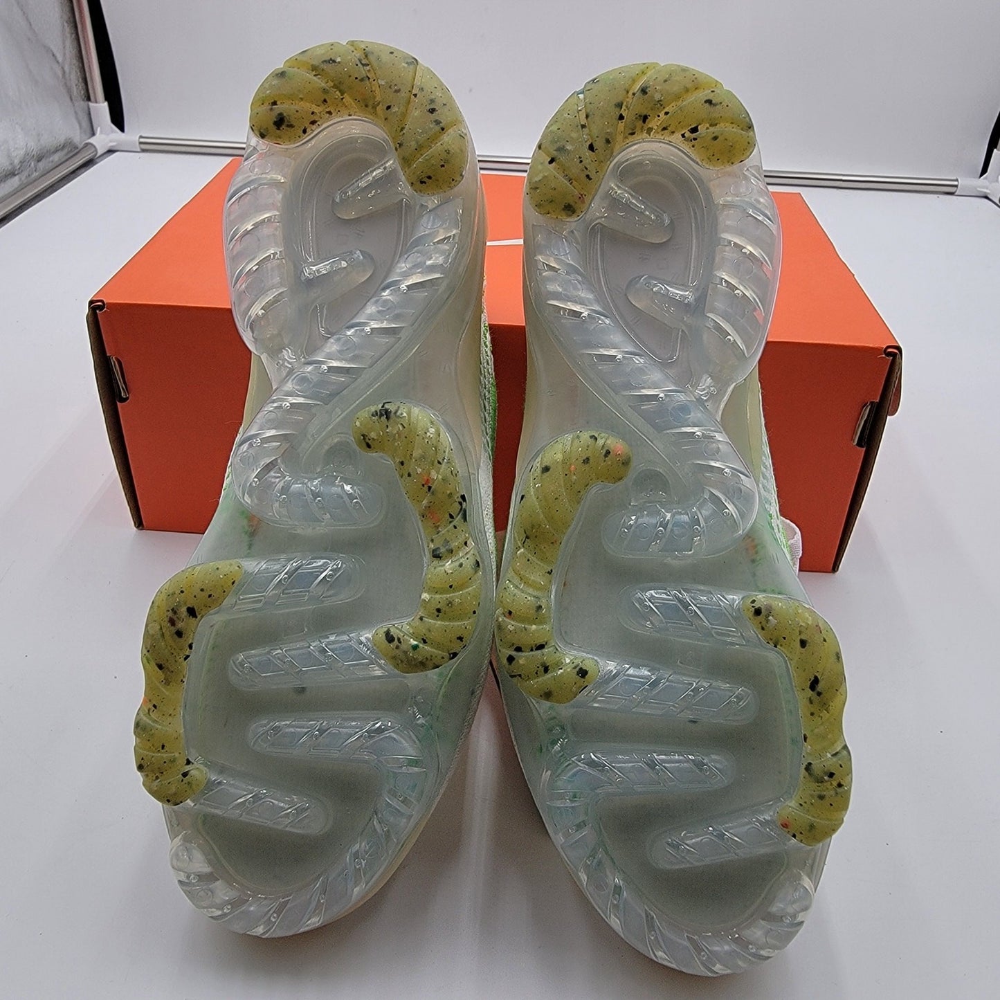Nike Air VaporMax 2021 'Feel Love' Women's Size 6 FD0871-1005