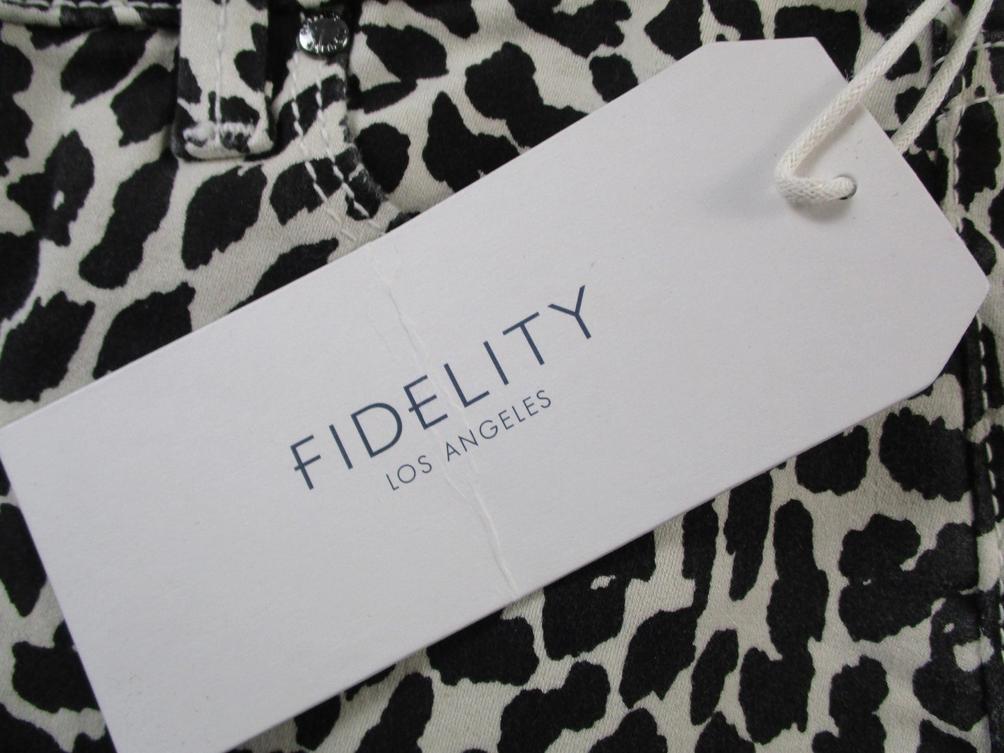 Fidelity Cali Jeans Womens 26 White Pearl Leopard Sateen Mid Rise Straight 14386
