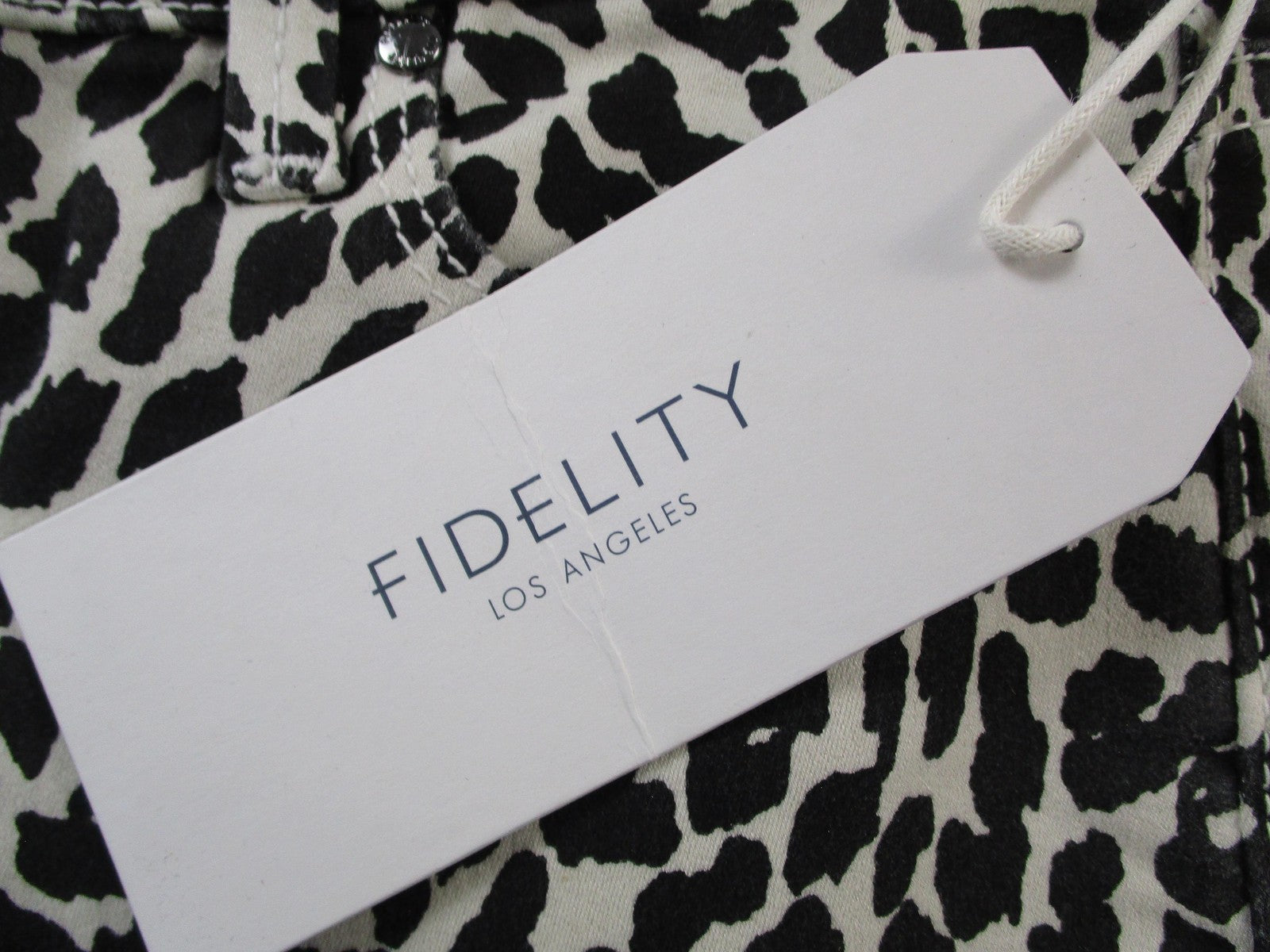 Fidelity Cali Jeans Womens 26 White Pearl Leopard Sateen Mid Rise Straight 14386