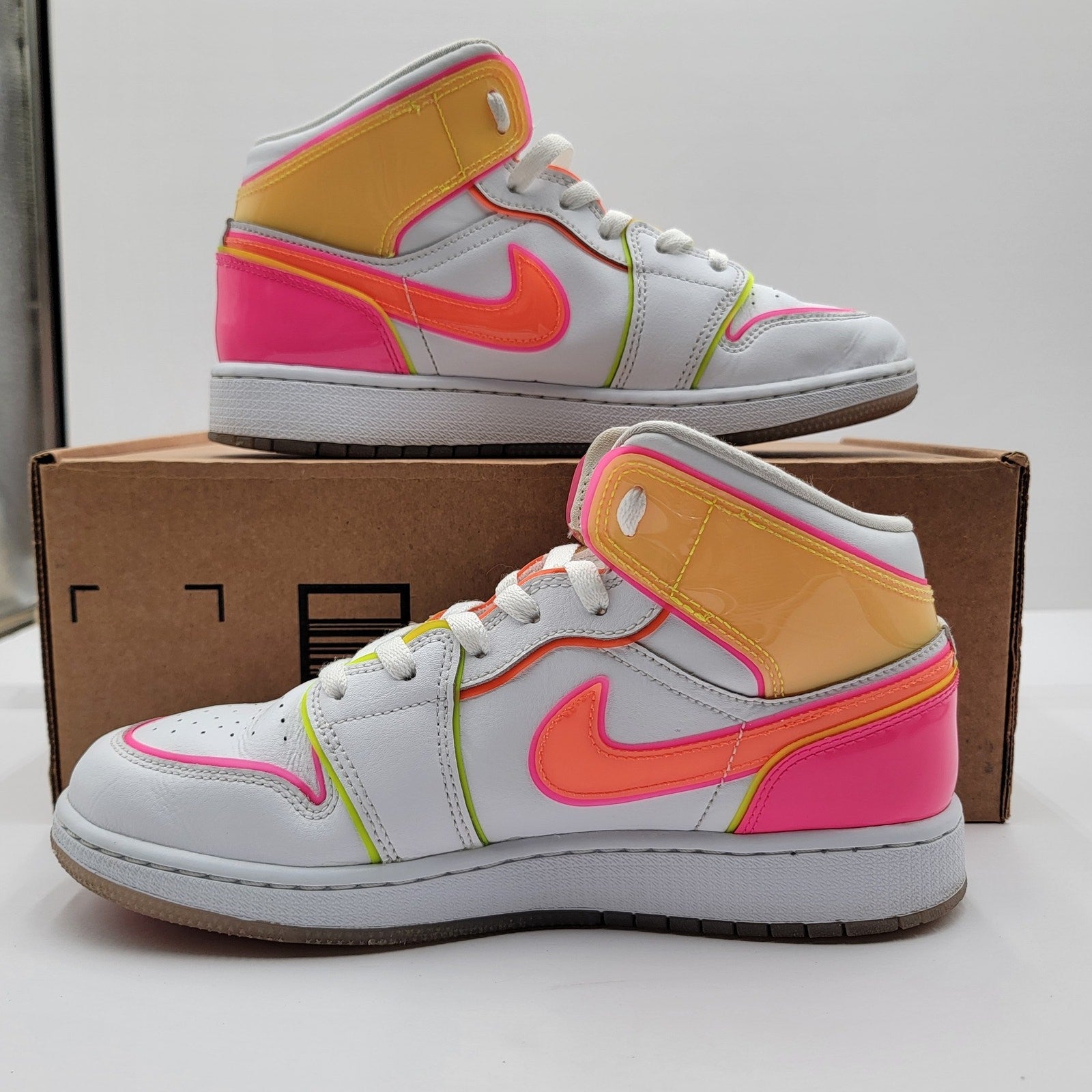 Nike Air Jordan 1 Mid SE GS 'Edge Glow' Sz 6.5Y/8W CV4611-100